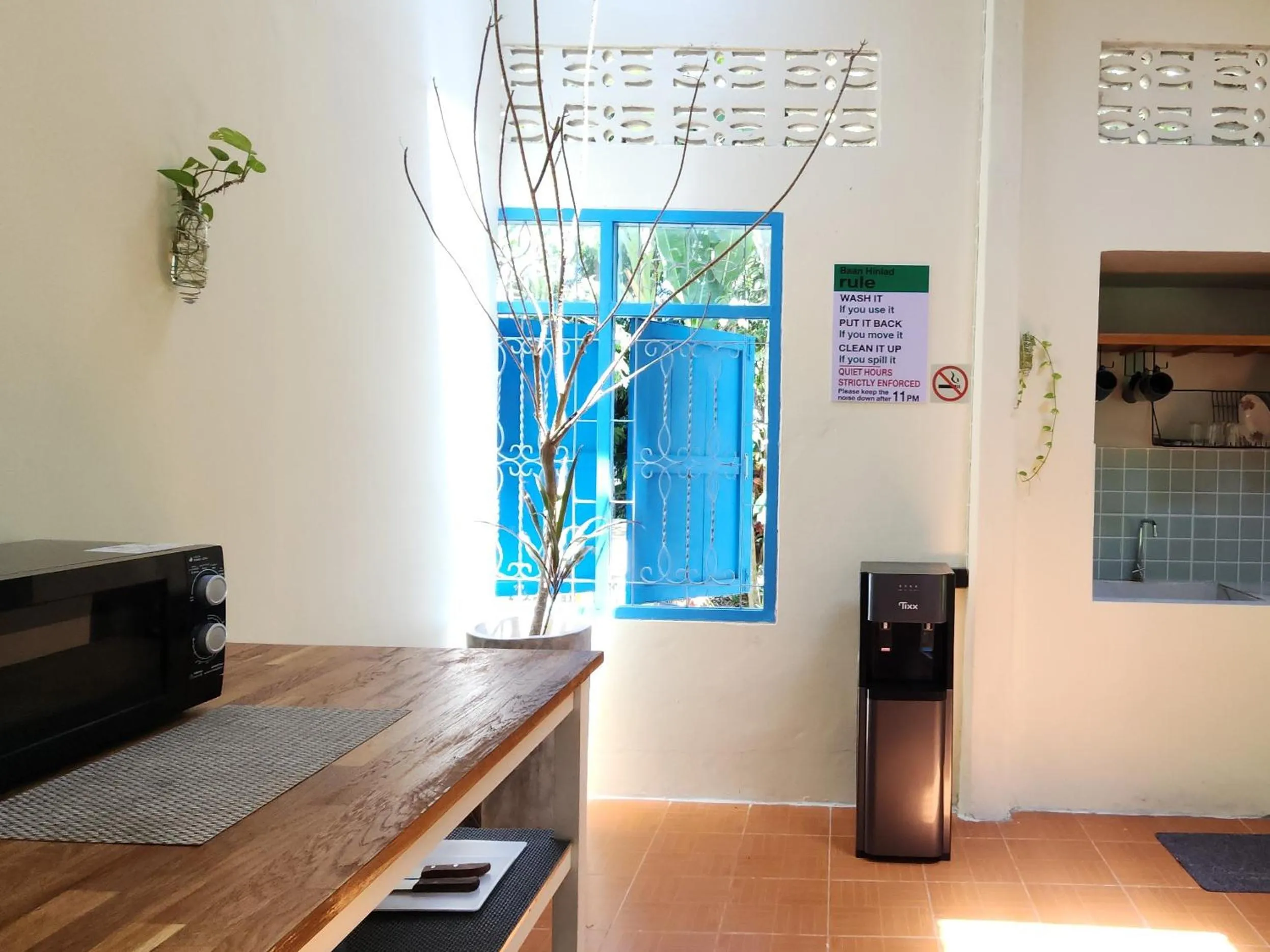 Kitchen or kitchenette in Baan Hinlad Home and Hostel