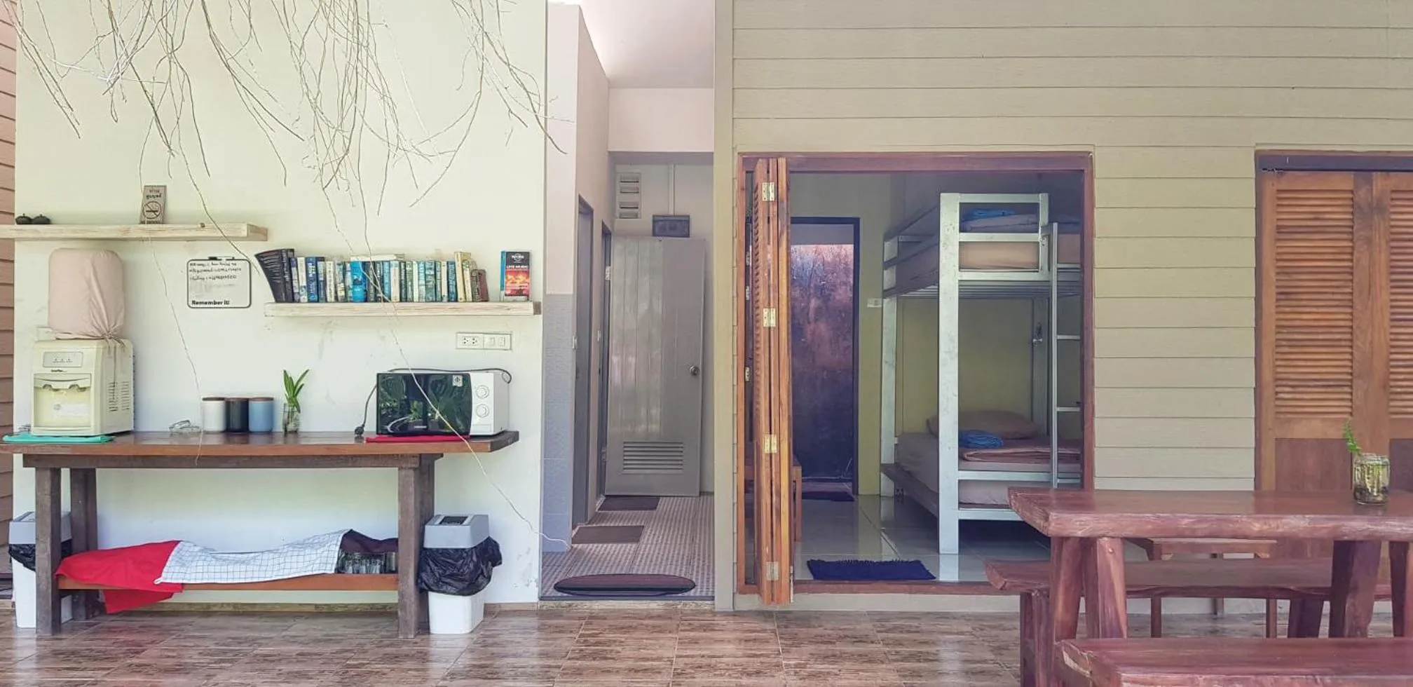 Toilet in Baan Hinlad Home and Hostel