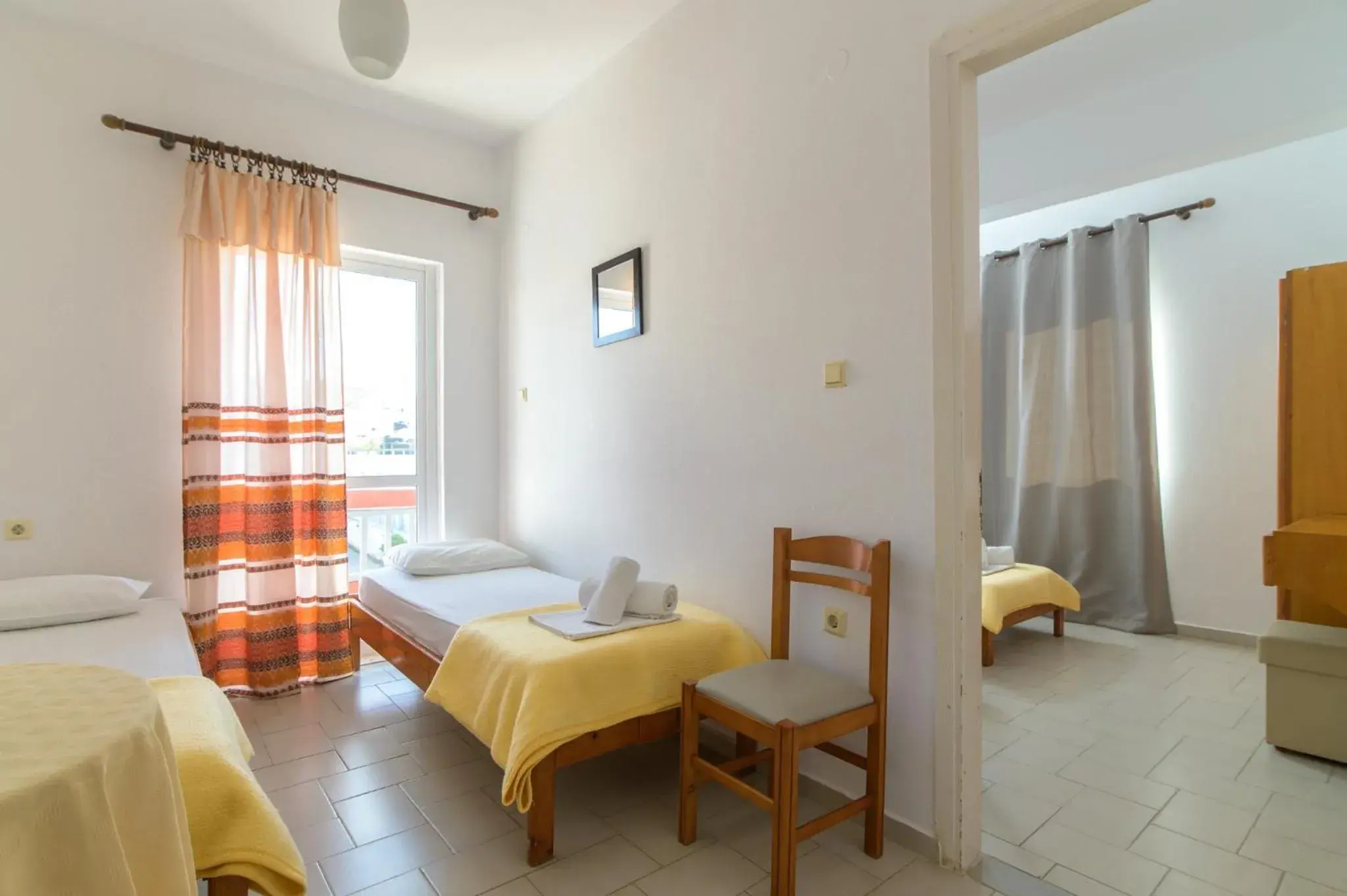 Ground Floor Triple Room with Garden View in Haris Apartments Ground Floor Triple Room with Garden View in Haris Apartments