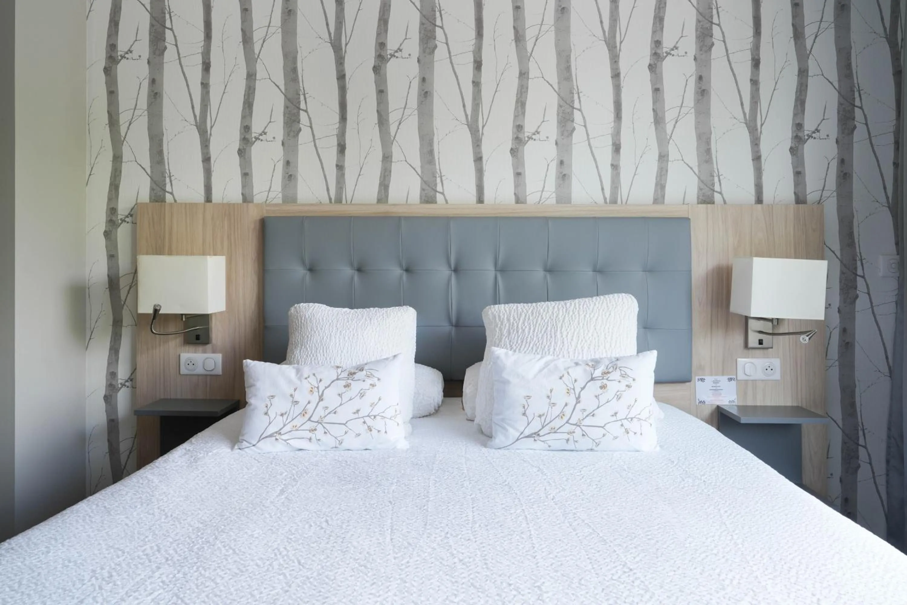 Bed in Logis Hôtel l'Amandier