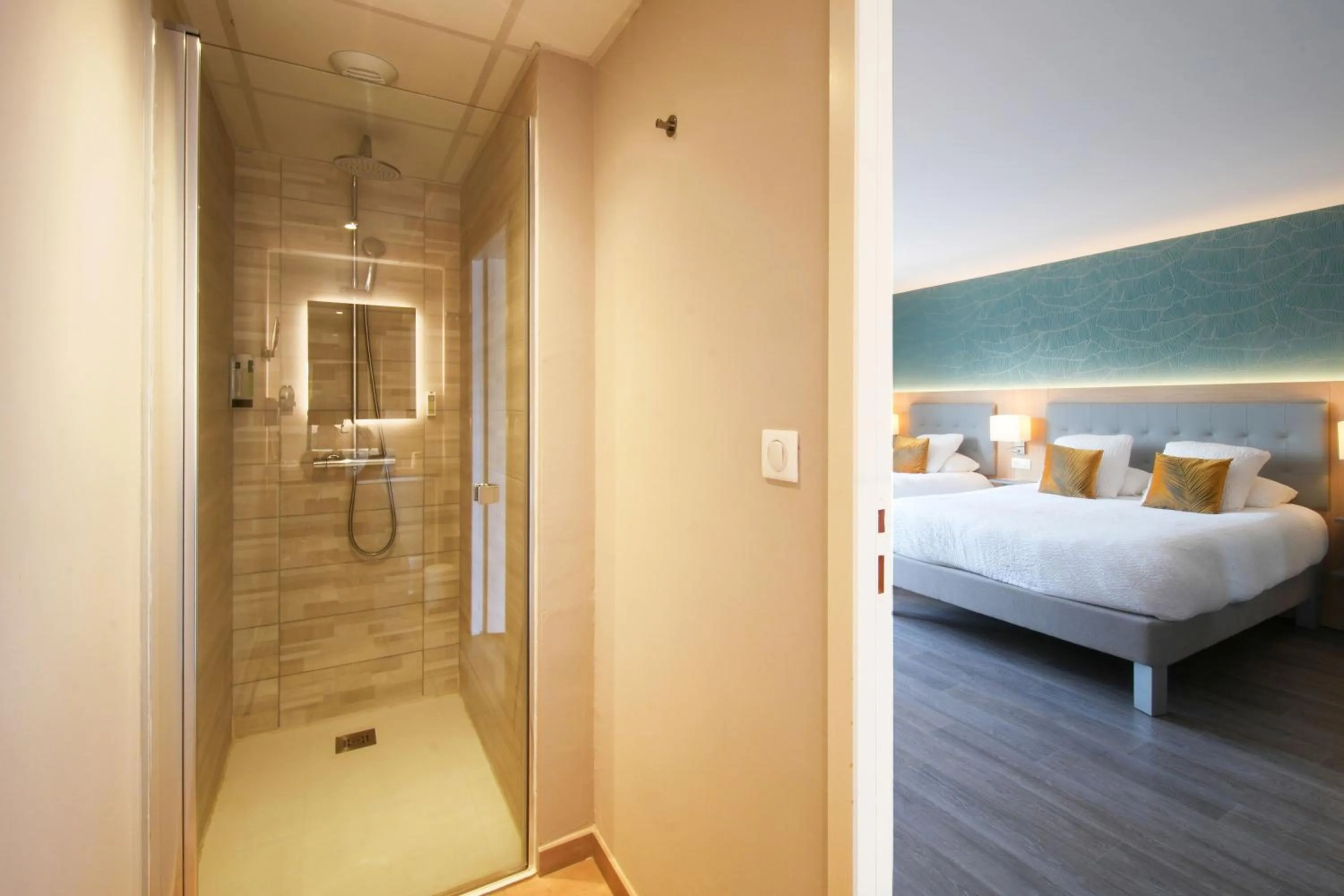 Bed in Logis Hôtel l'Amandier