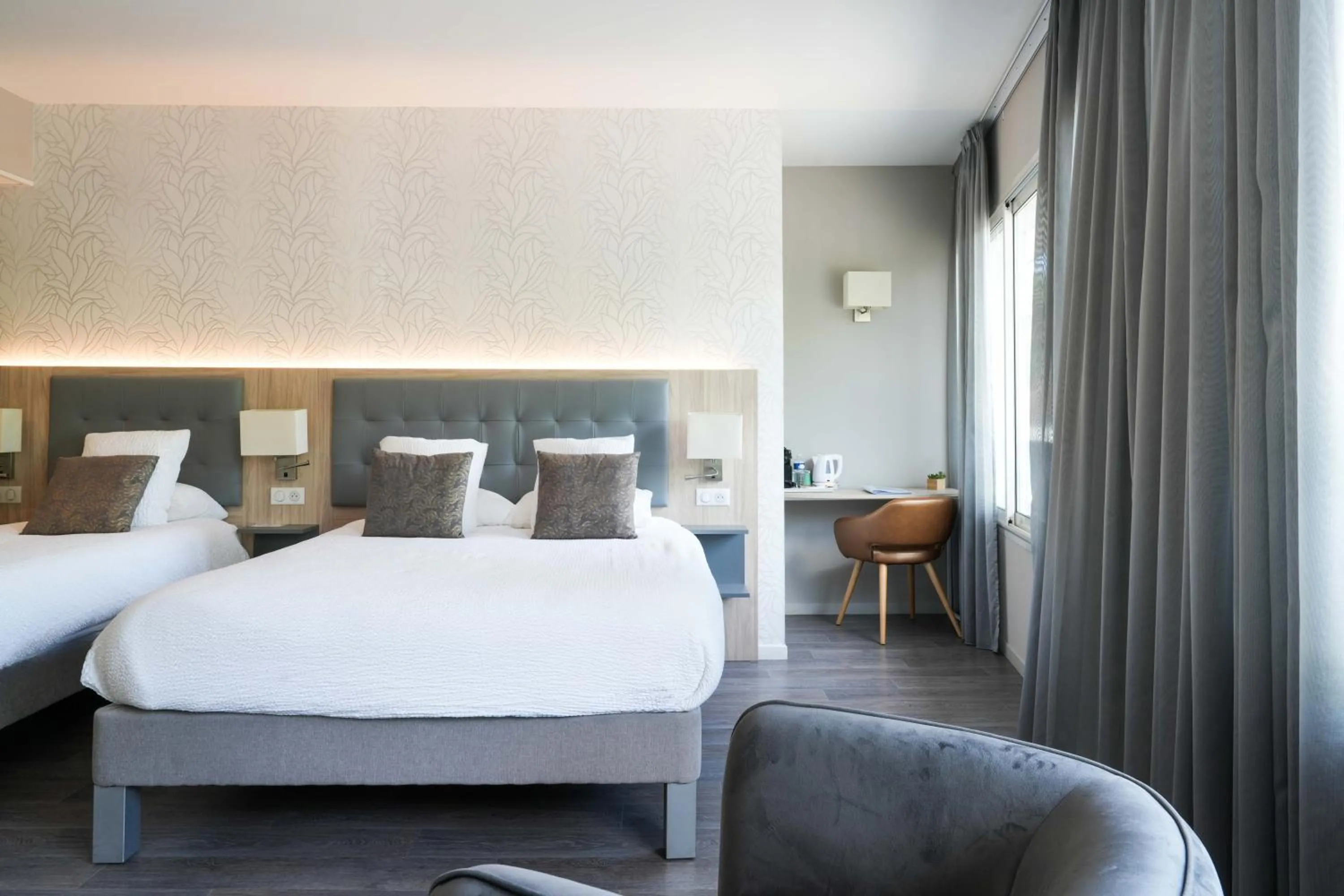 Bed in Logis Hôtel l'Amandier