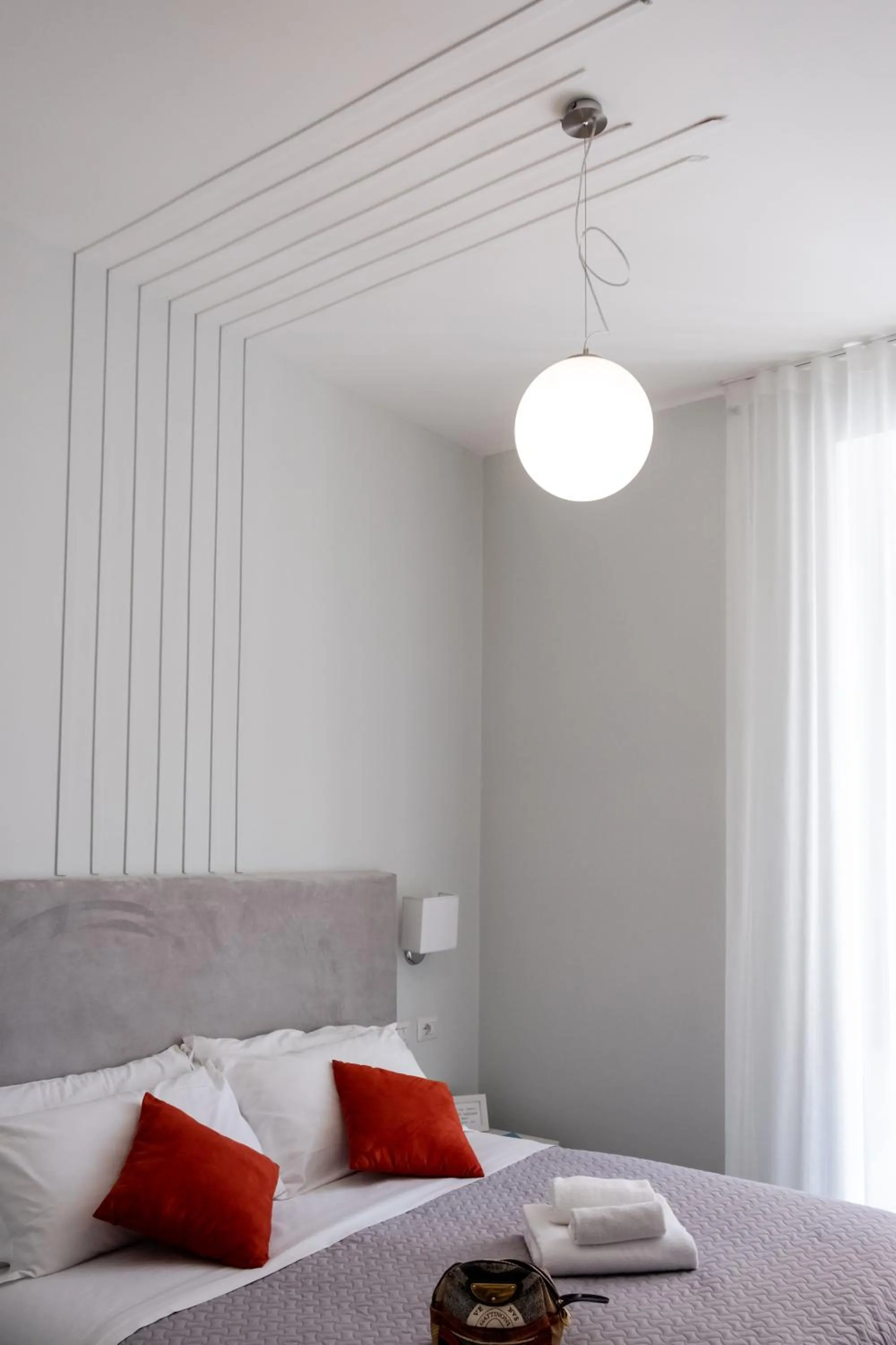 Photo of the whole room, Bed in Eighty Four Rooms