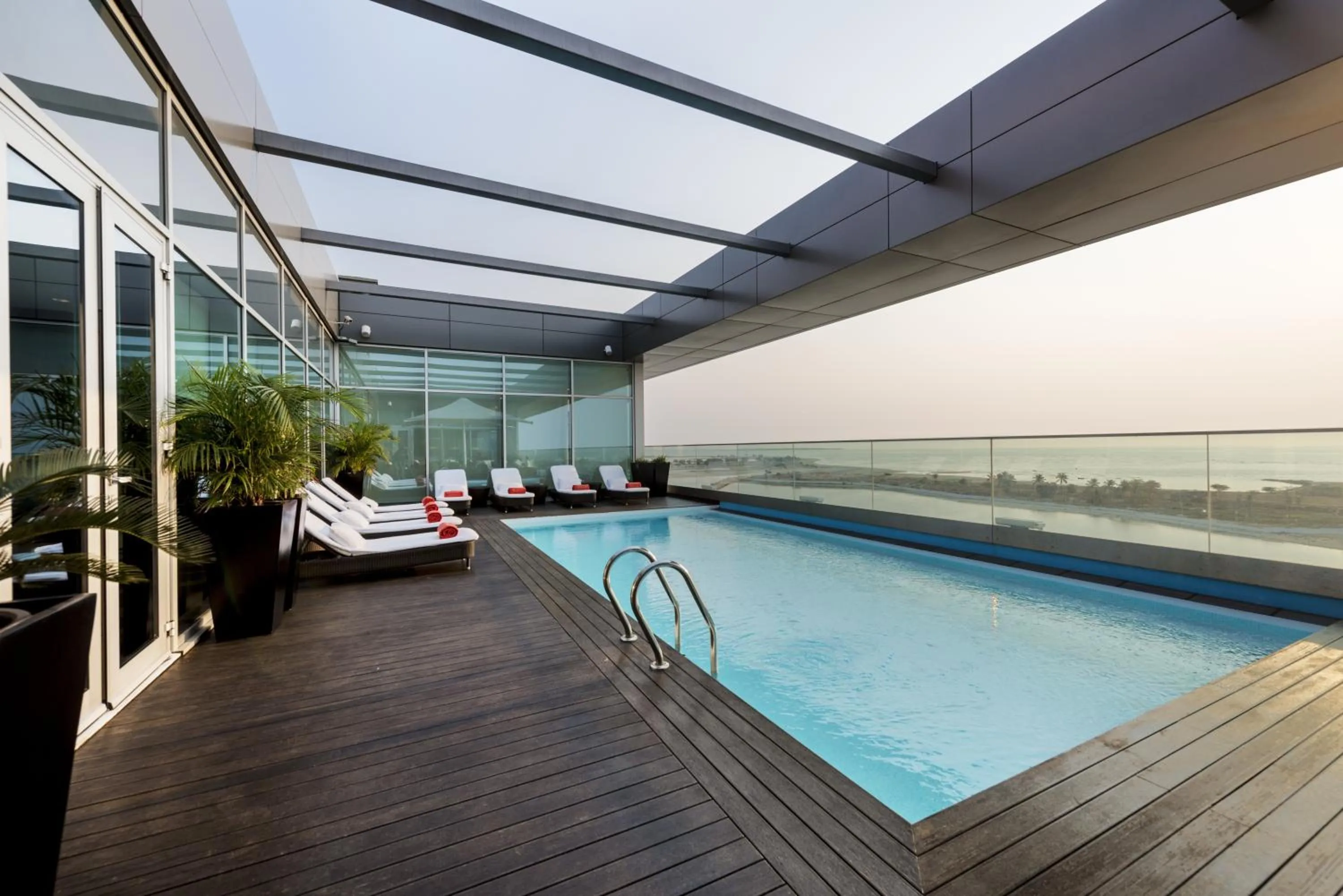 Swimming pool in Hotel Baia