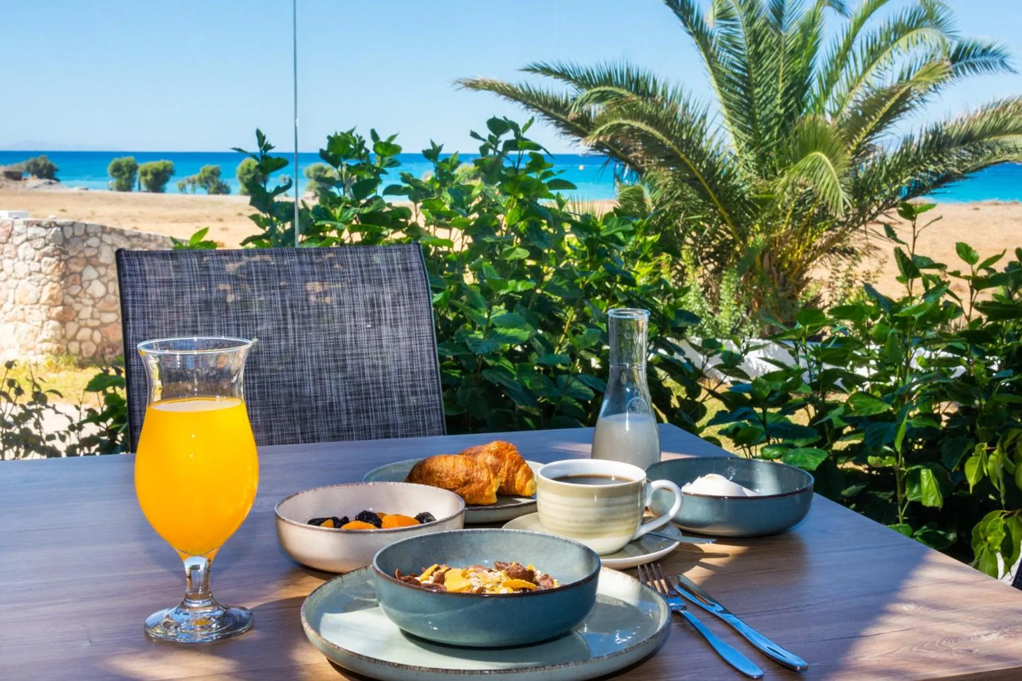 Food and drinks in Nirvana Beach Hotel