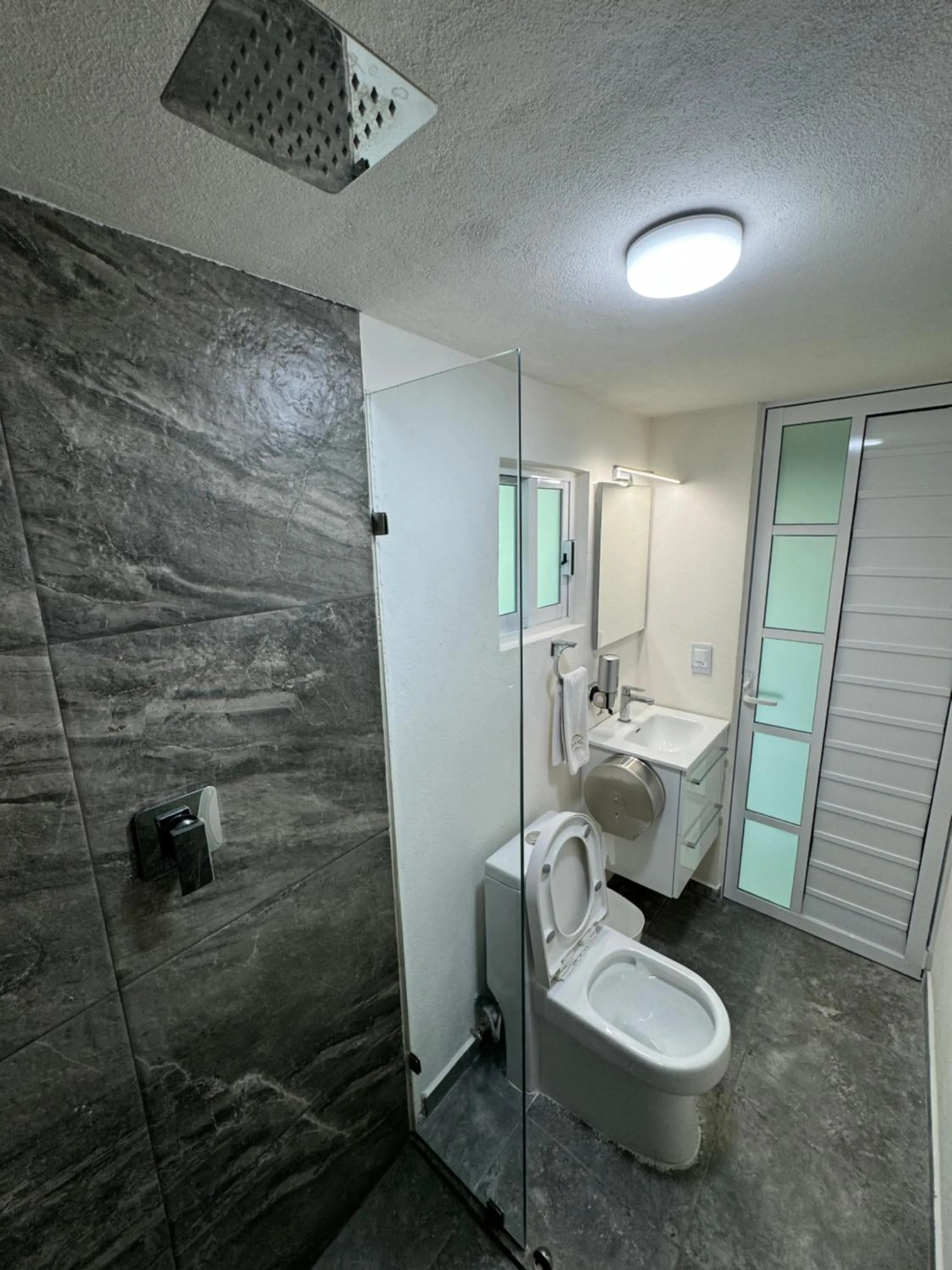 Shower in Hotel Royal Puebla