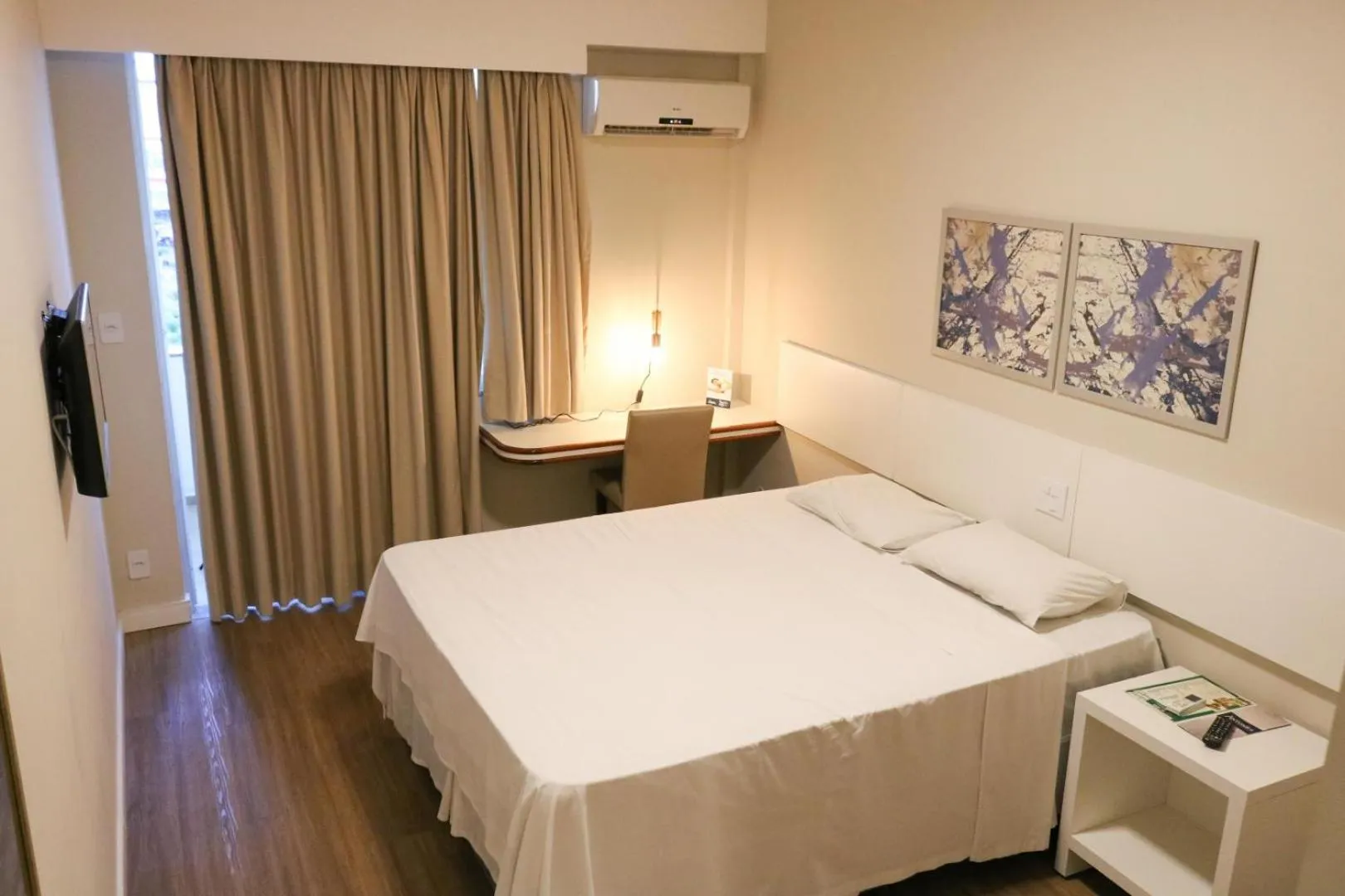 Bed in Antonius Imperial Hotel