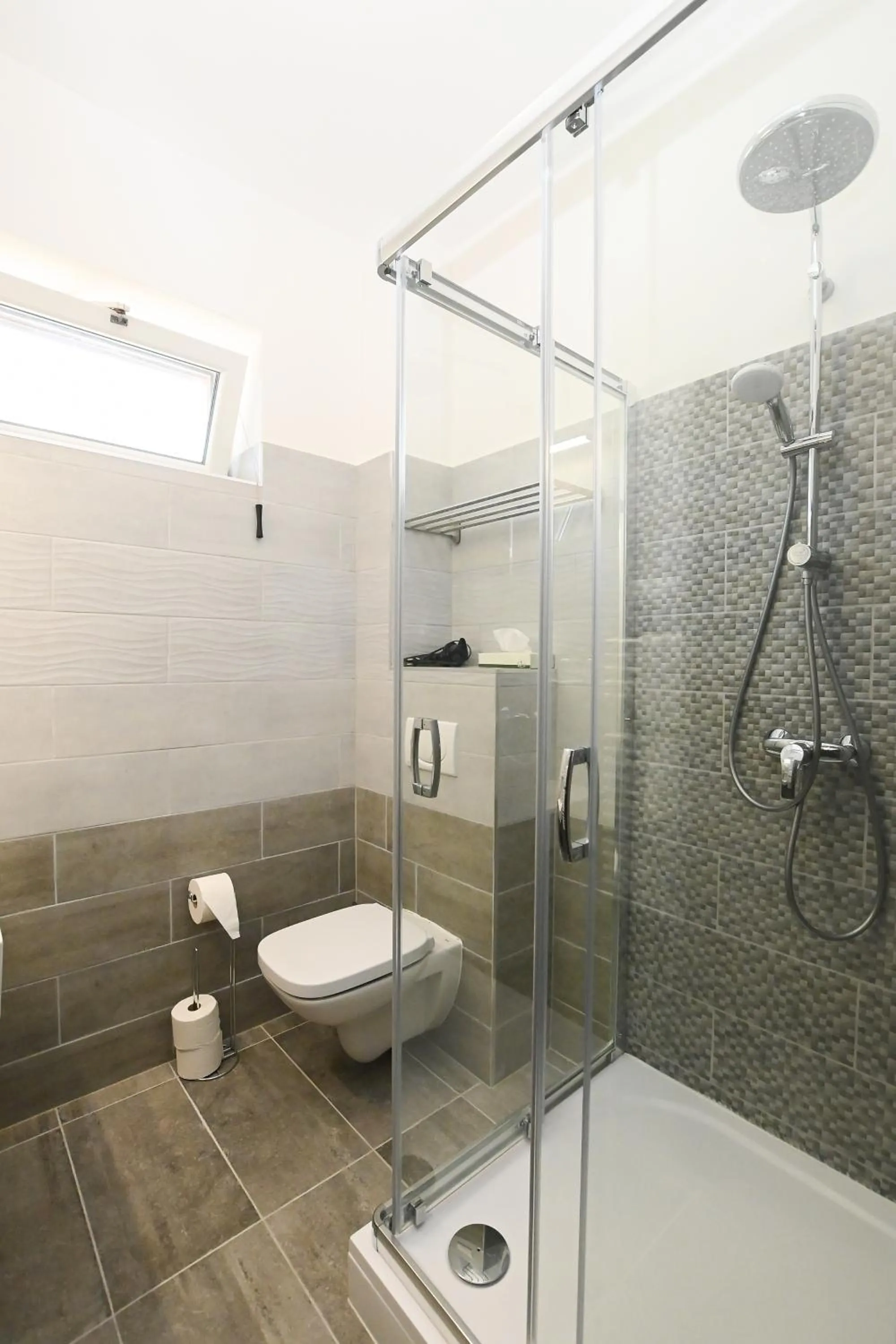 Shower in Hotel Kelep