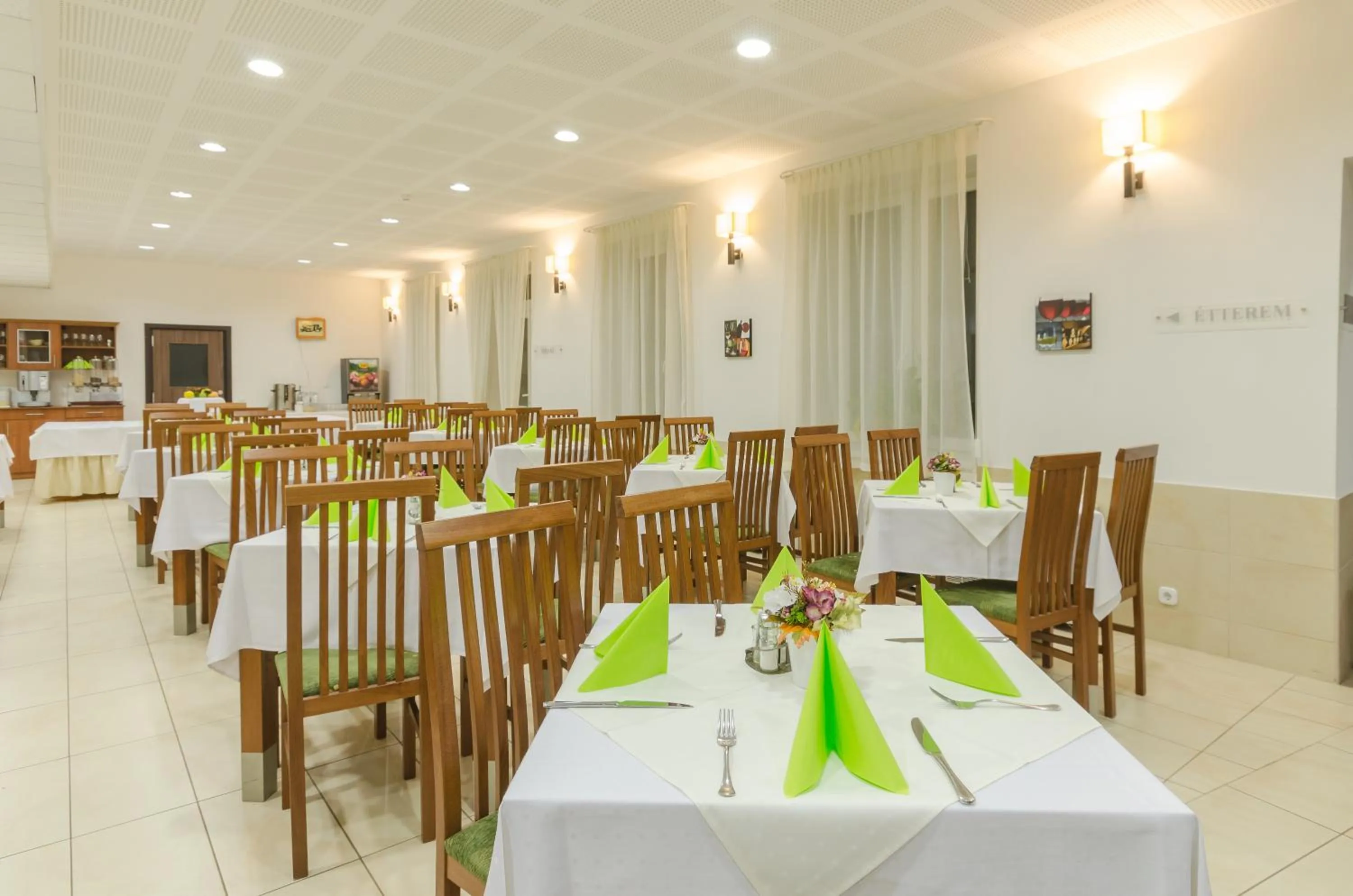 Restaurant/places to eat in Hotel Kelep