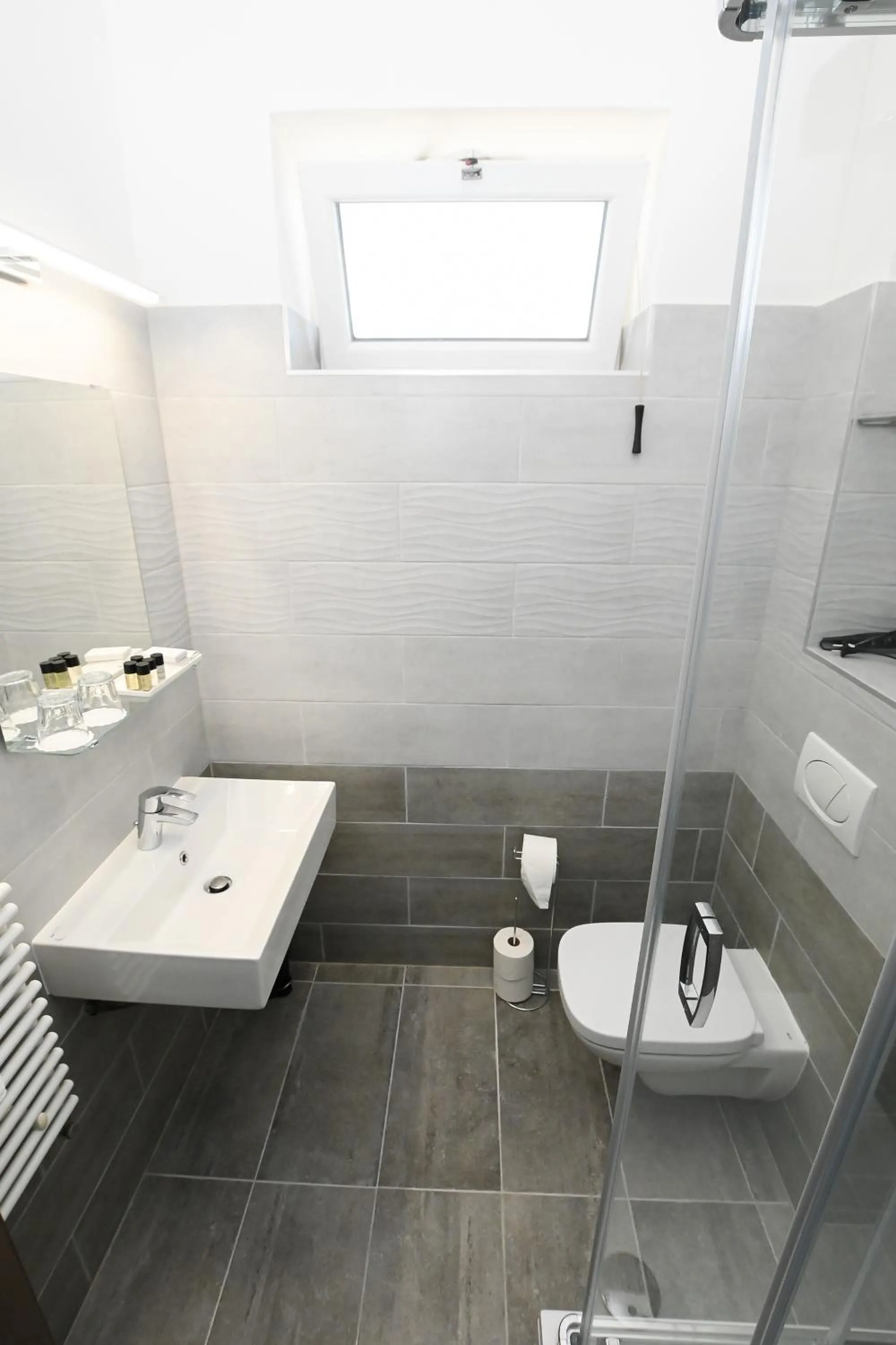 Shower in Hotel Kelep