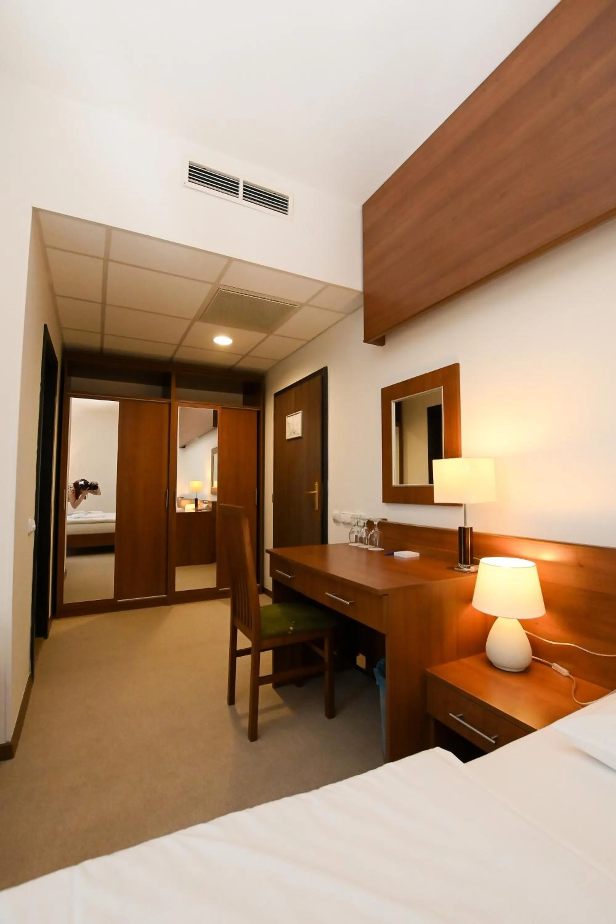 Photo of the whole room in Hotel Kelep