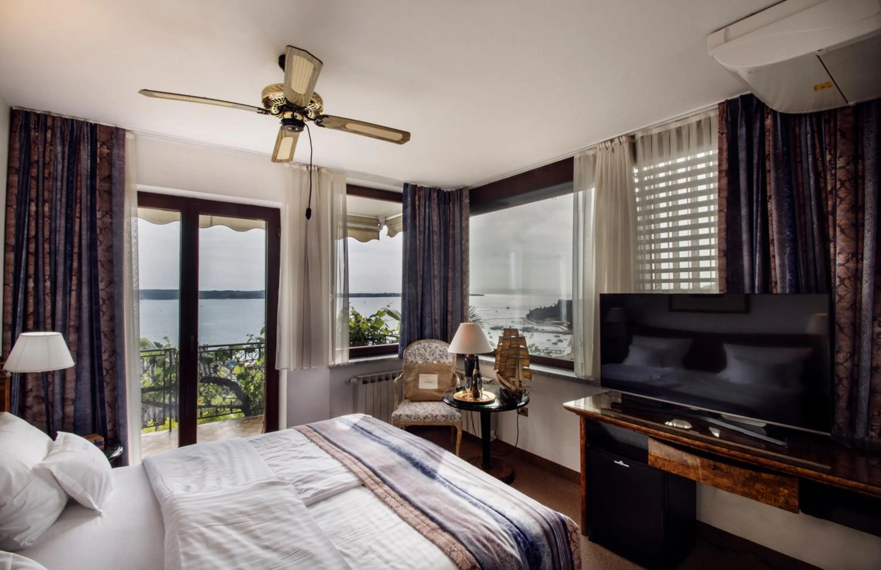 Bed in Villa Bellevue Portoroz-Portorose