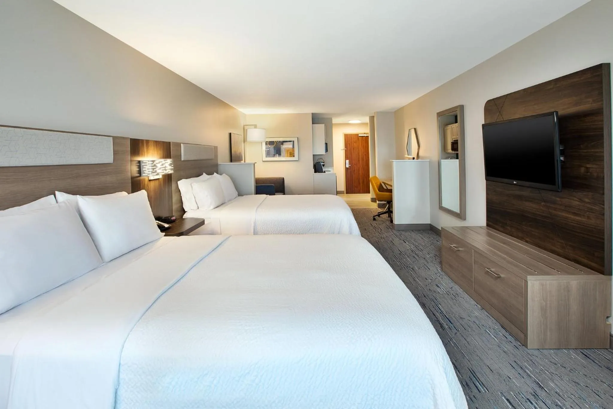Photo of the whole room, Bed in Holiday Inn Express & Suites Sioux Falls Southwest by IHG