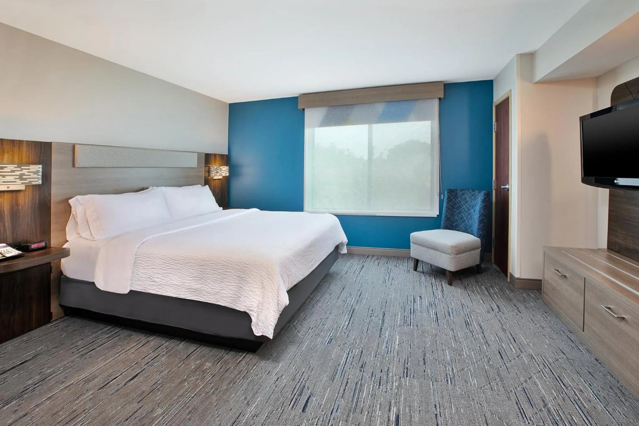 Photo of the whole room, Bed in Holiday Inn Express & Suites Sioux Falls Southwest by IHG