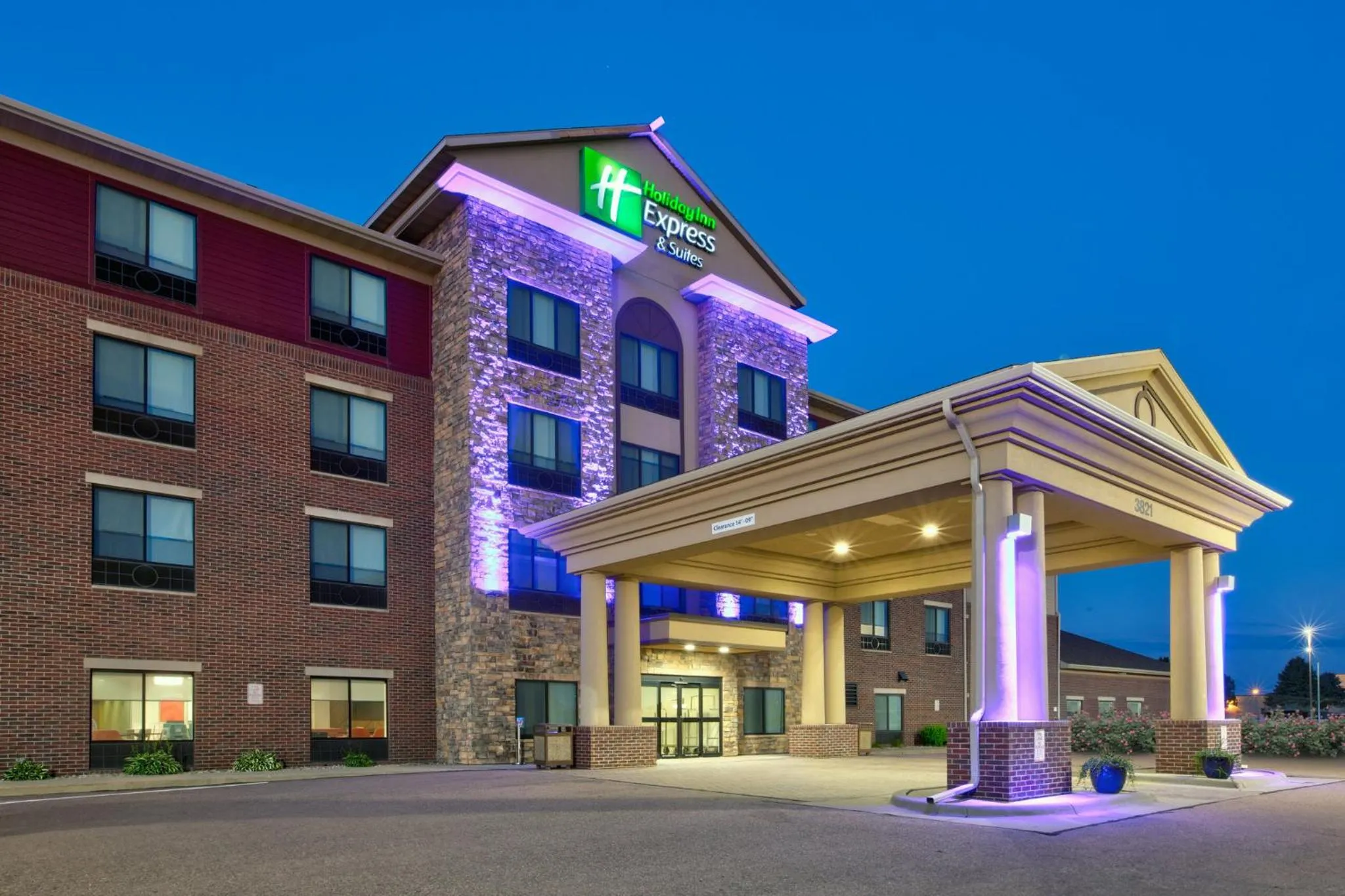 Property building in Holiday Inn Express & Suites Sioux Falls Southwest by IHG