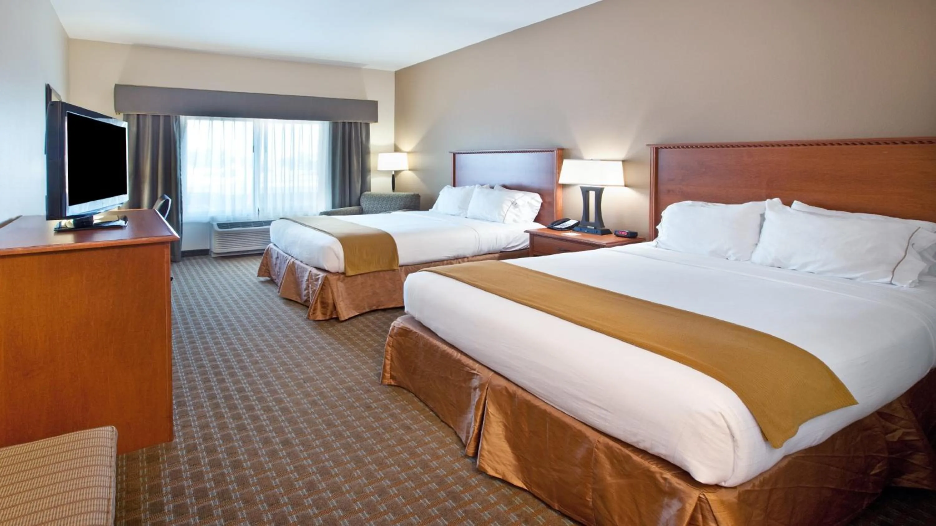 Photo of the whole room, Bed in Holiday Inn Express & Suites Sioux Falls Southwest by IHG