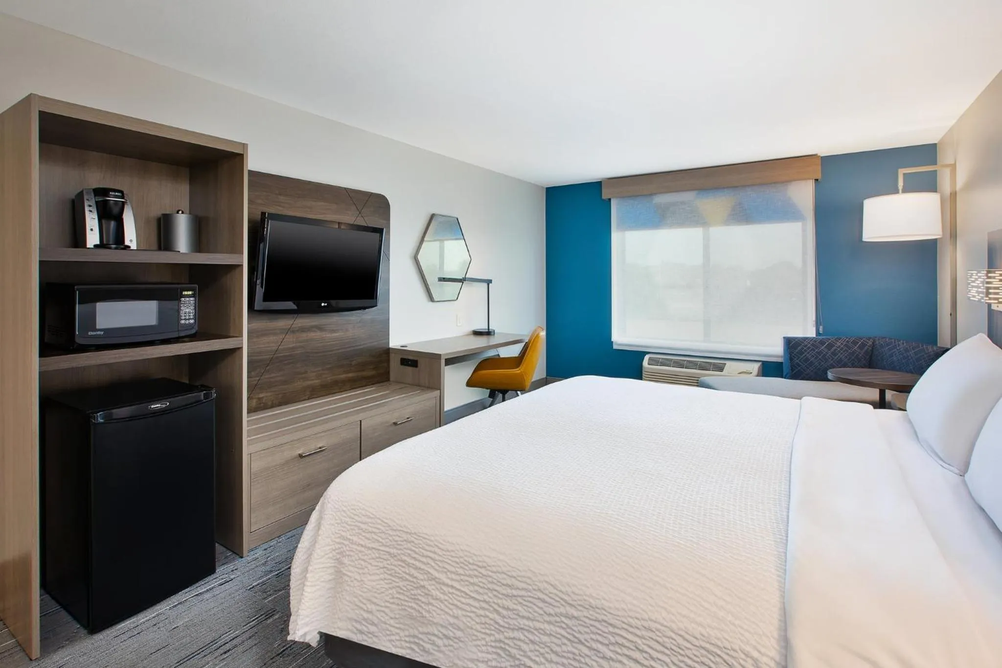 Photo of the whole room, Bed in Holiday Inn Express & Suites Sioux Falls Southwest by IHG