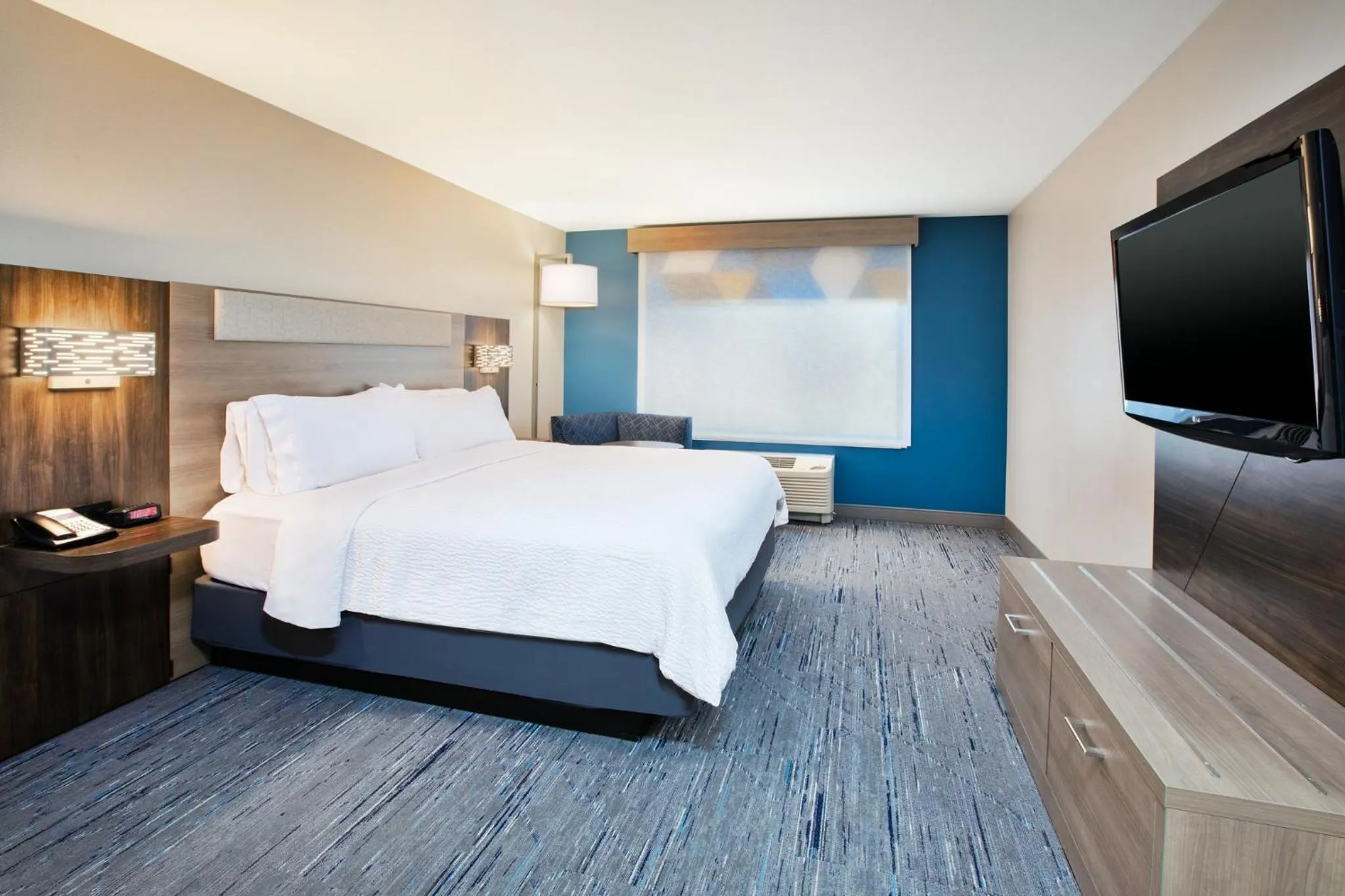 Photo of the whole room, Bed in Holiday Inn Express & Suites Sioux Falls Southwest by IHG