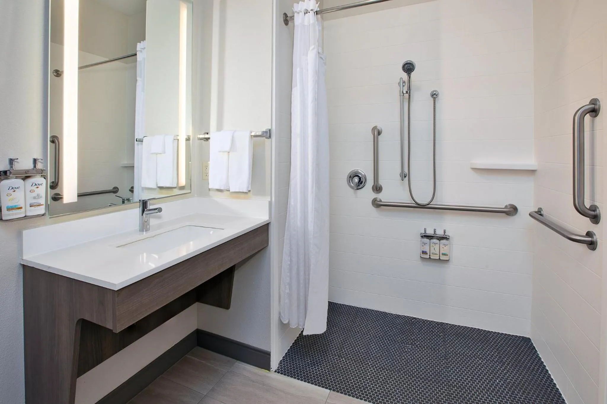 Photo of the whole room in Holiday Inn Express & Suites Sioux Falls Southwest by IHG