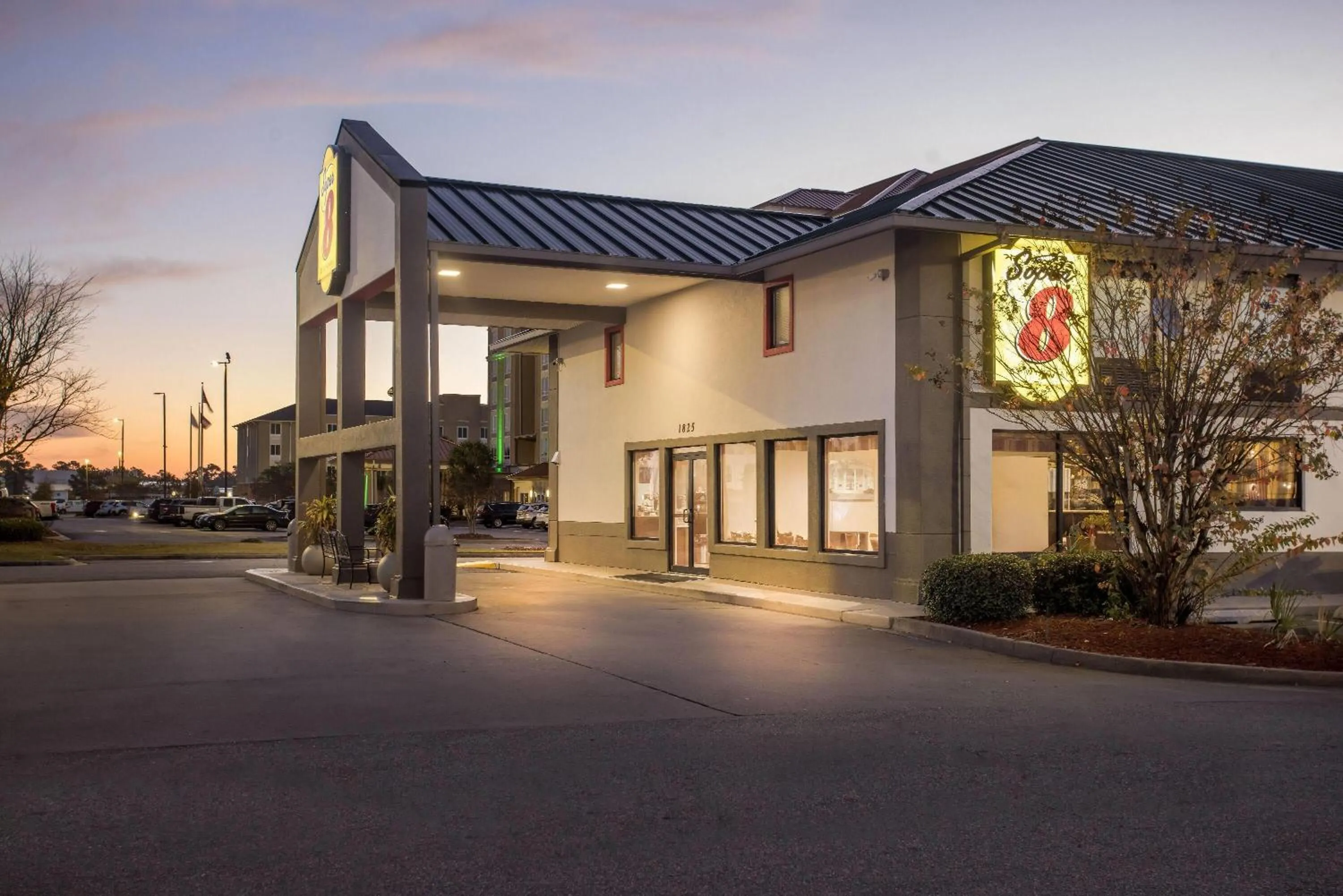 Property building in Super 8 by Wyndham Valdosta GA I-75