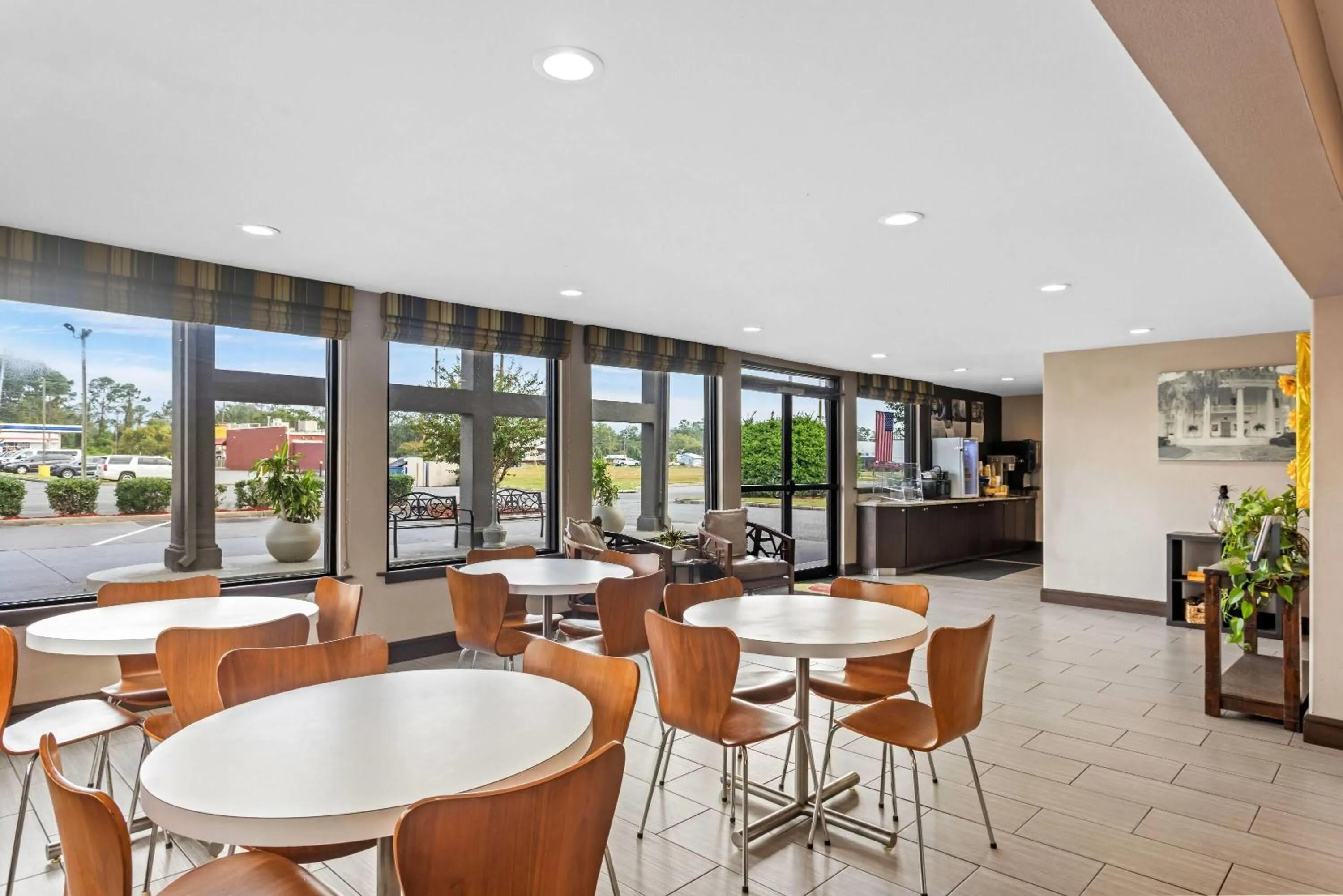 Lobby or reception in Super 8 by Wyndham Valdosta GA I-75