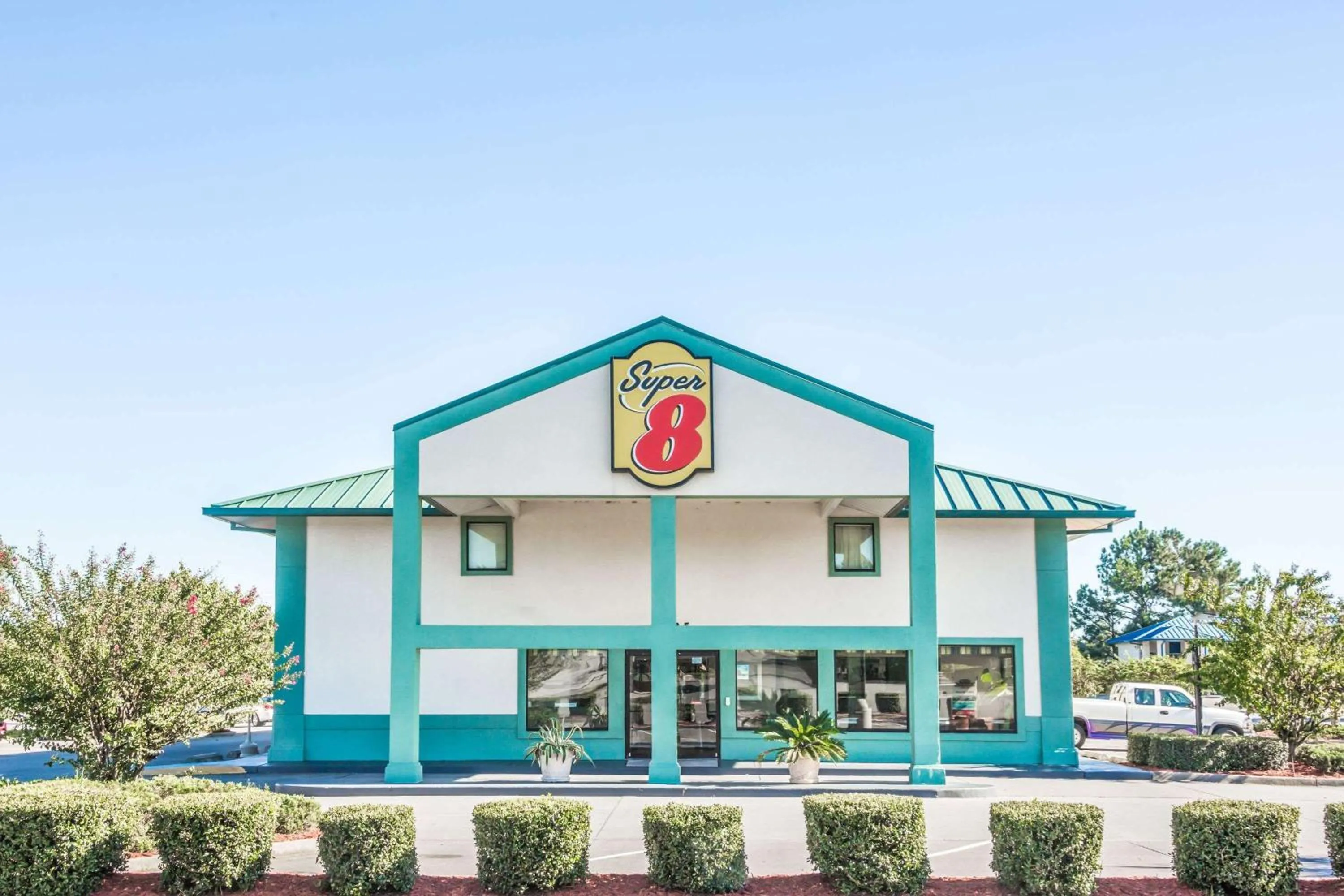 Property building in Super 8 by Wyndham Valdosta GA I-75
