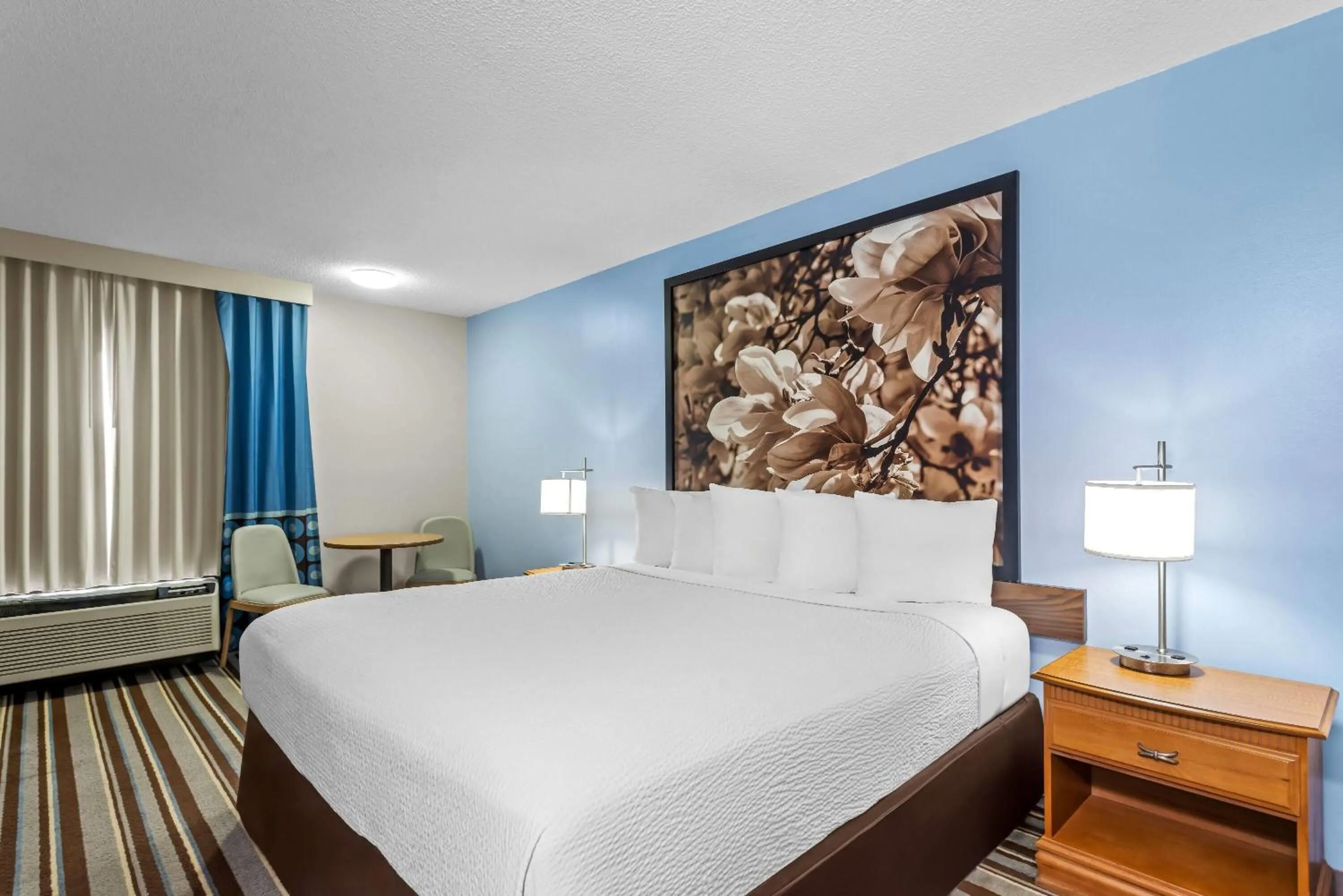 Bed in Super 8 by Wyndham Valdosta GA I-75