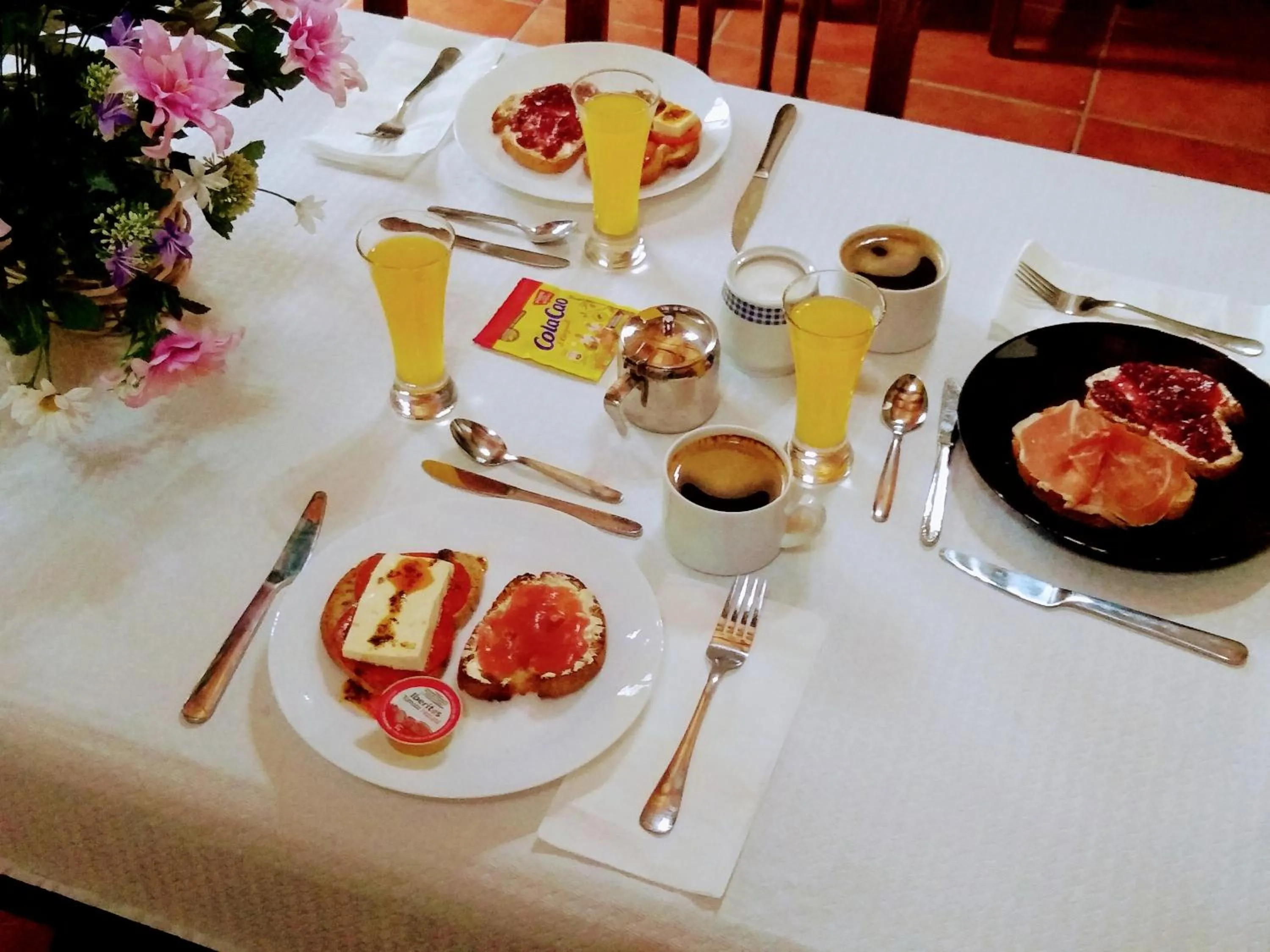 Food and drinks in Casa Pacios by M de Santiago