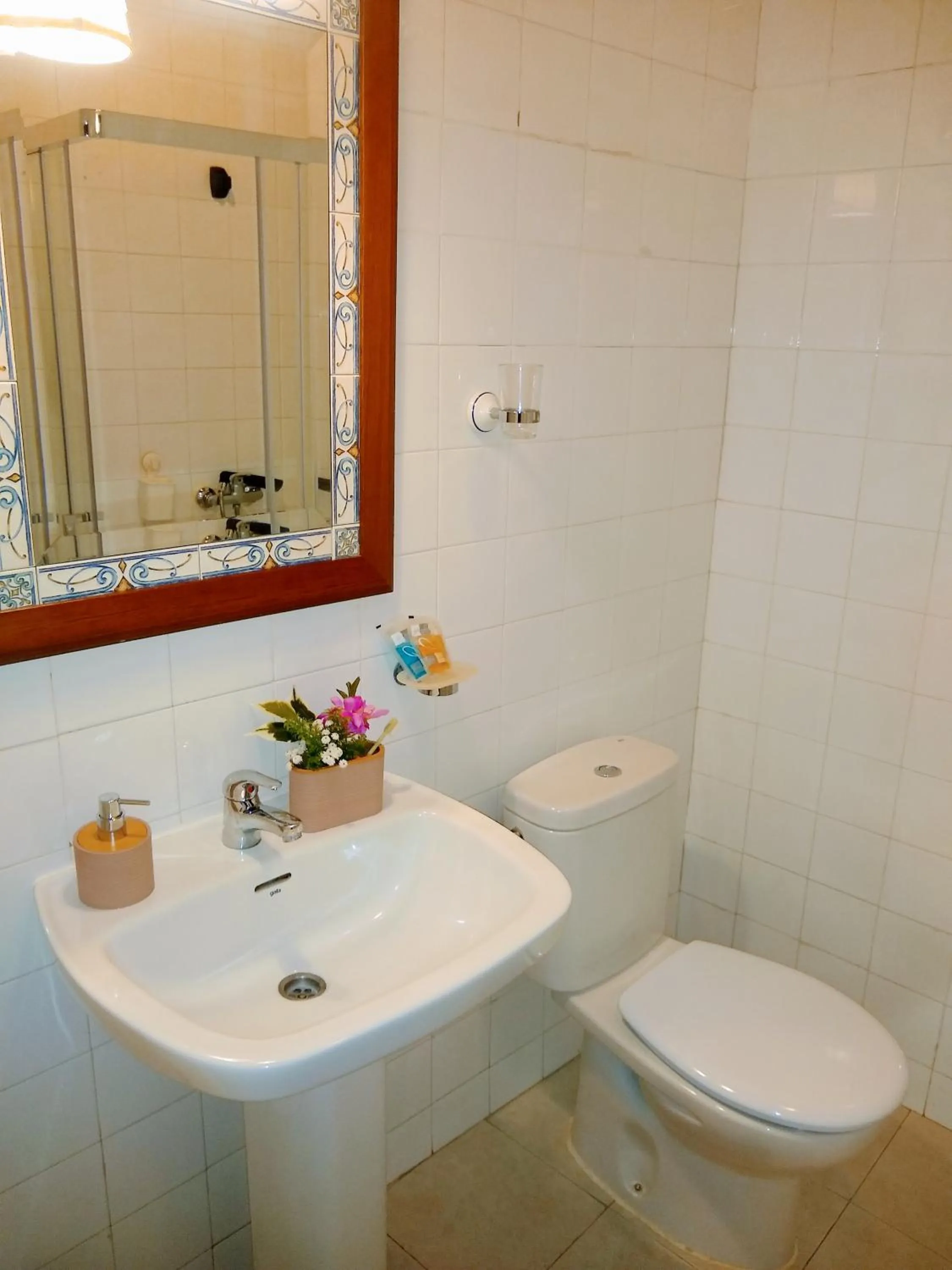 Toilet in Casa Pacios by M de Santiago