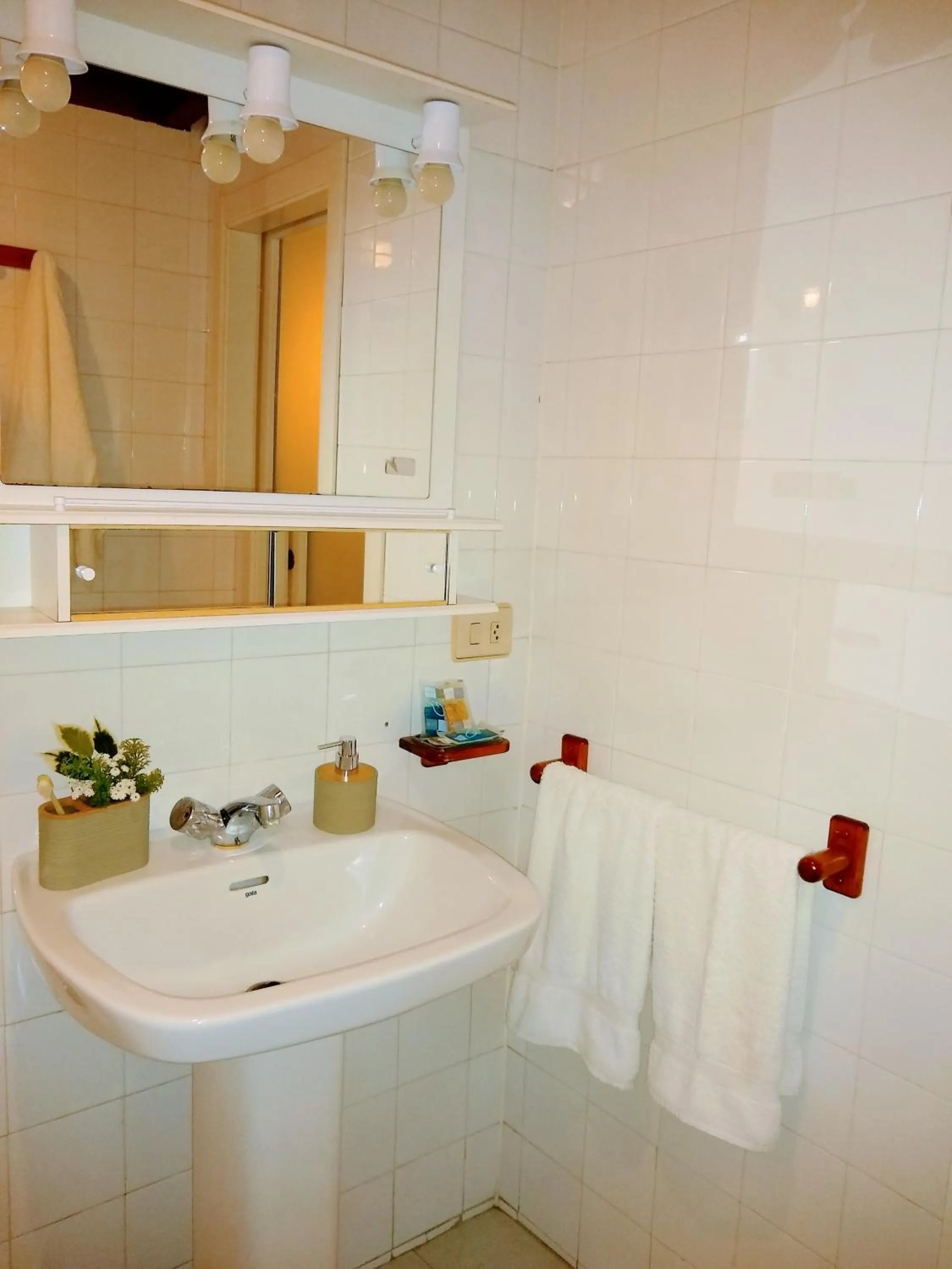 Bathroom in Casa Pacios by M de Santiago