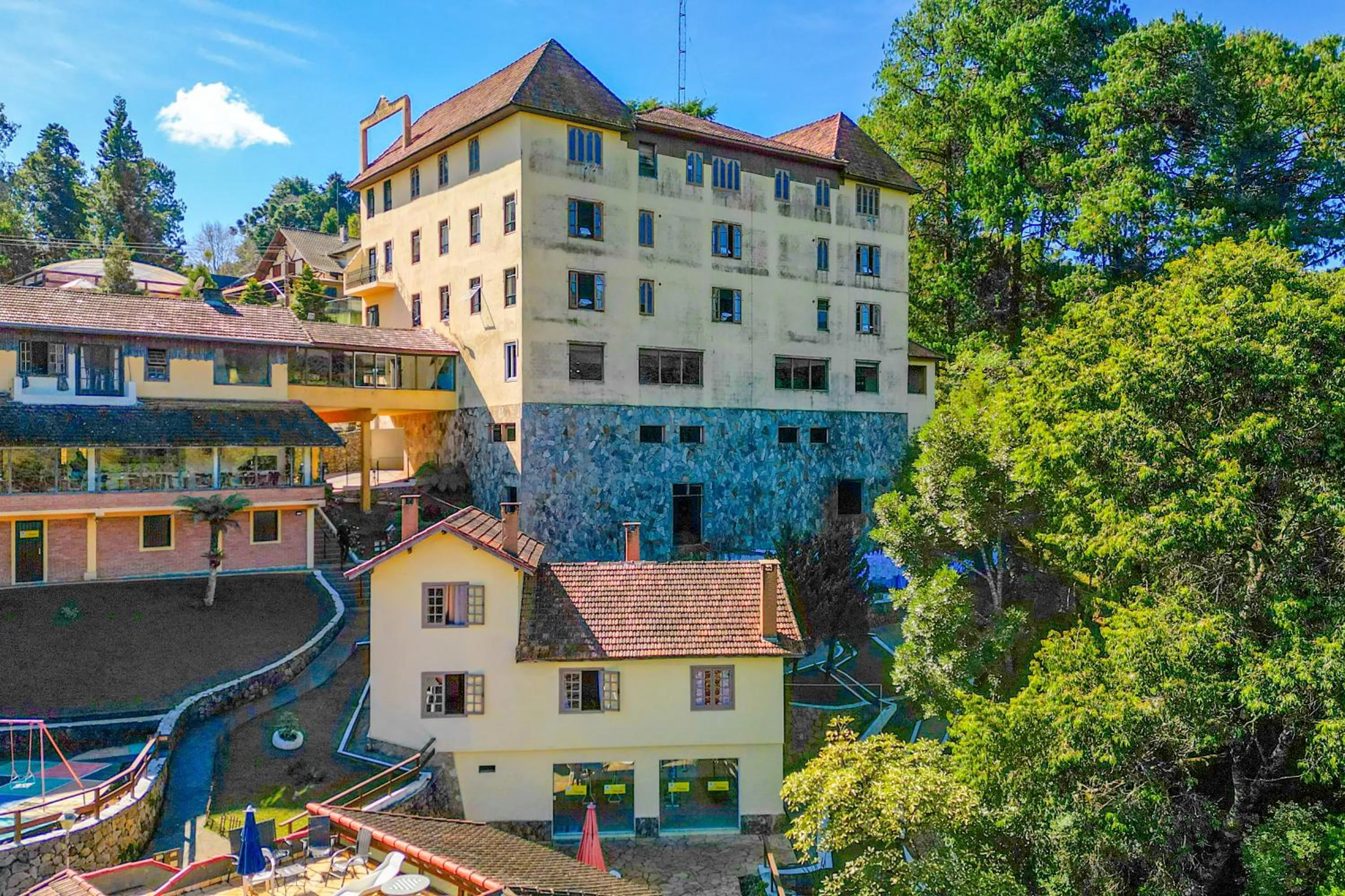 Property building in VELINN Hotel Ninho do Falcão