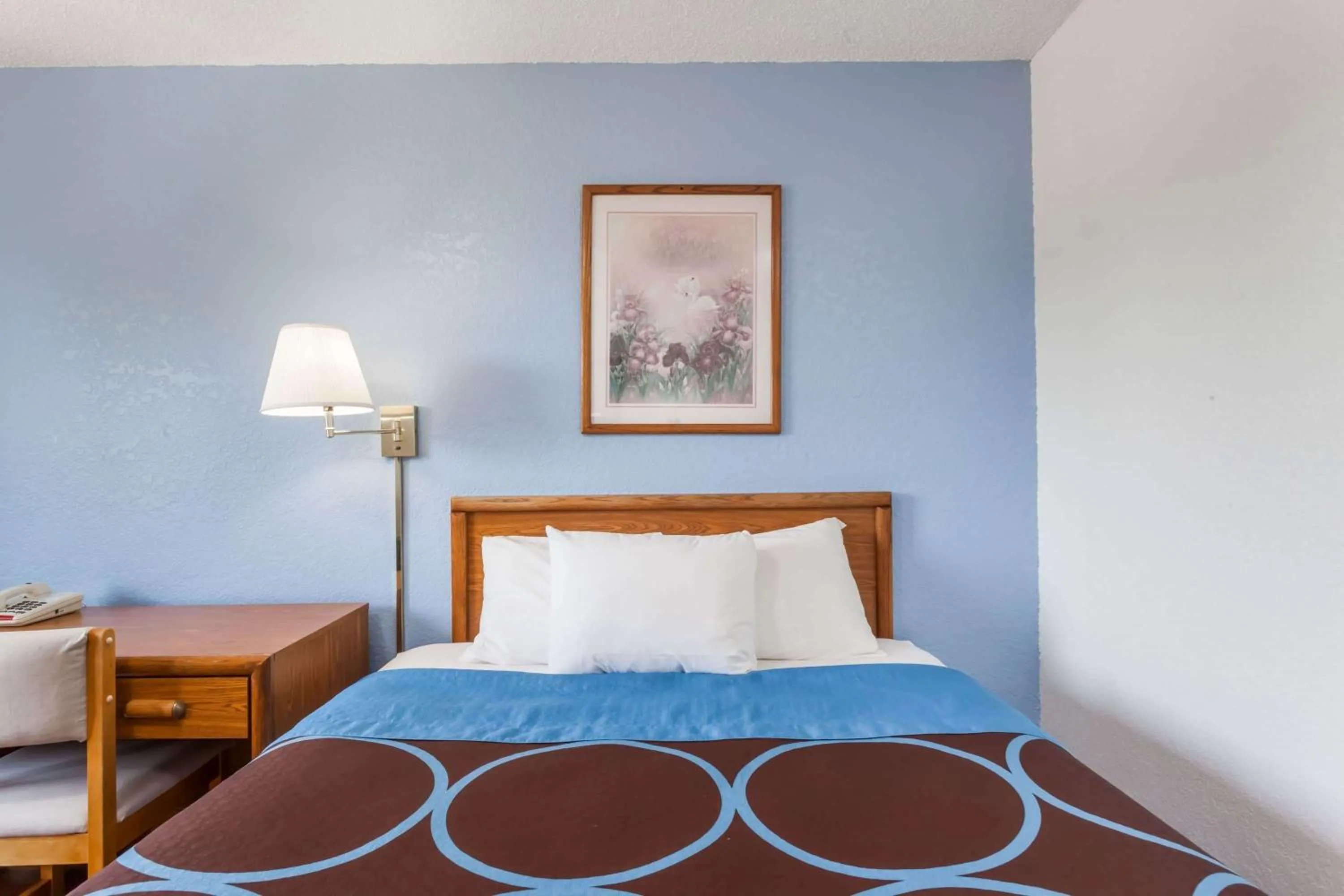 Photo of the whole room, Bed in Super 8 by Wyndham Norwich