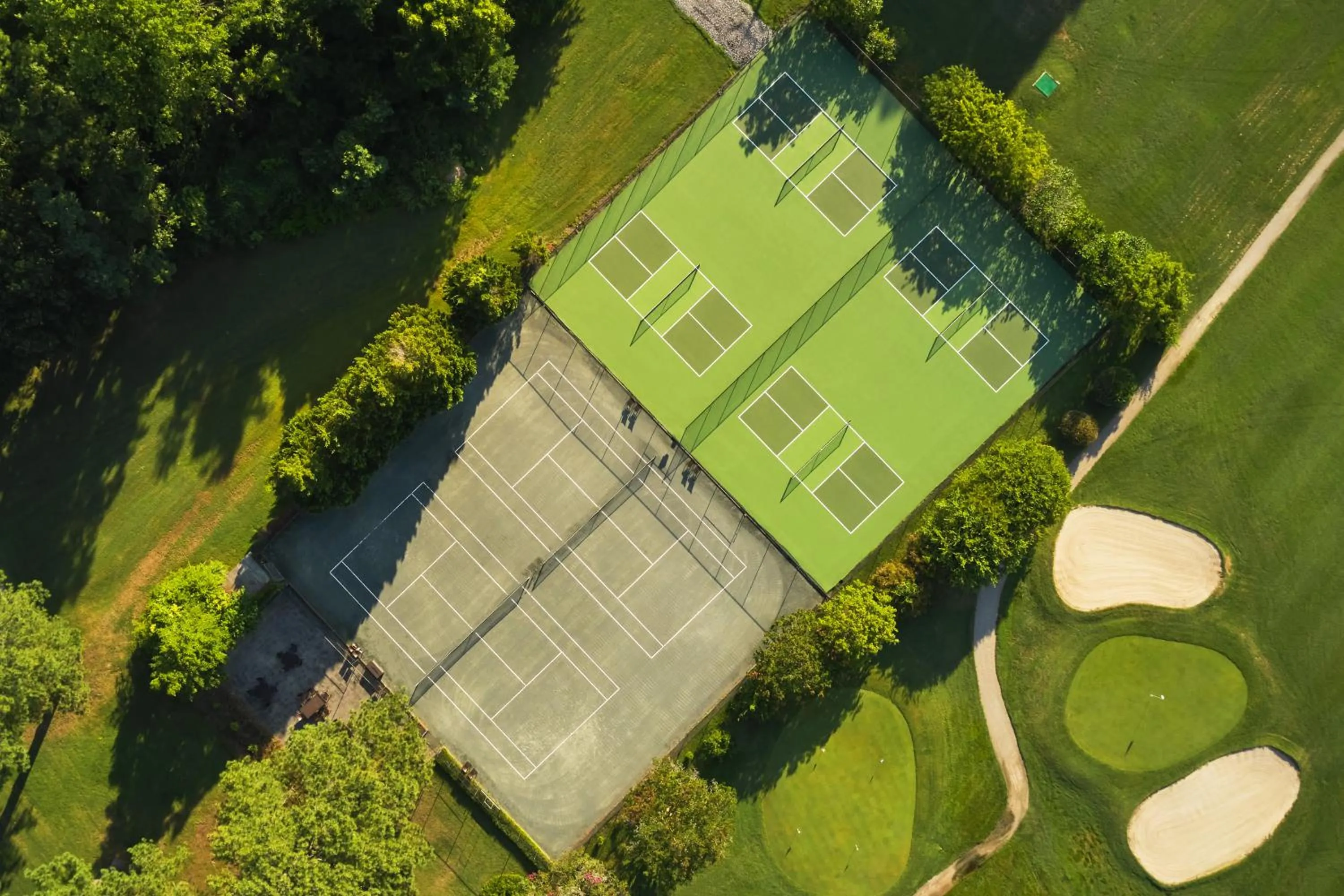Tennis court in The Tides Inn