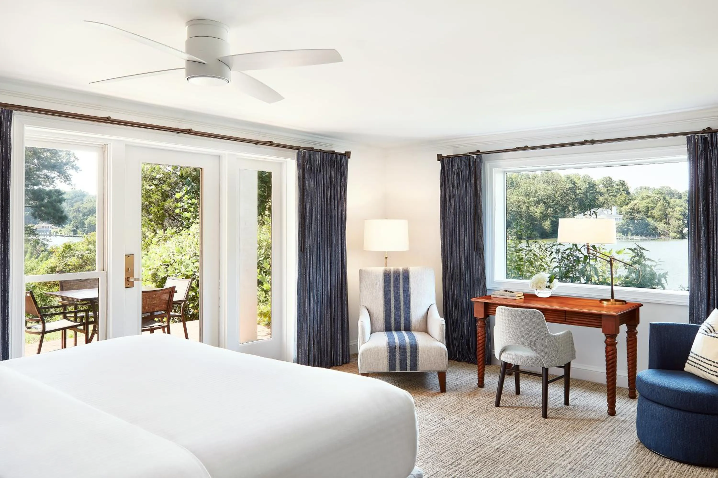 Photo of the whole room, Bed in The Tides Inn