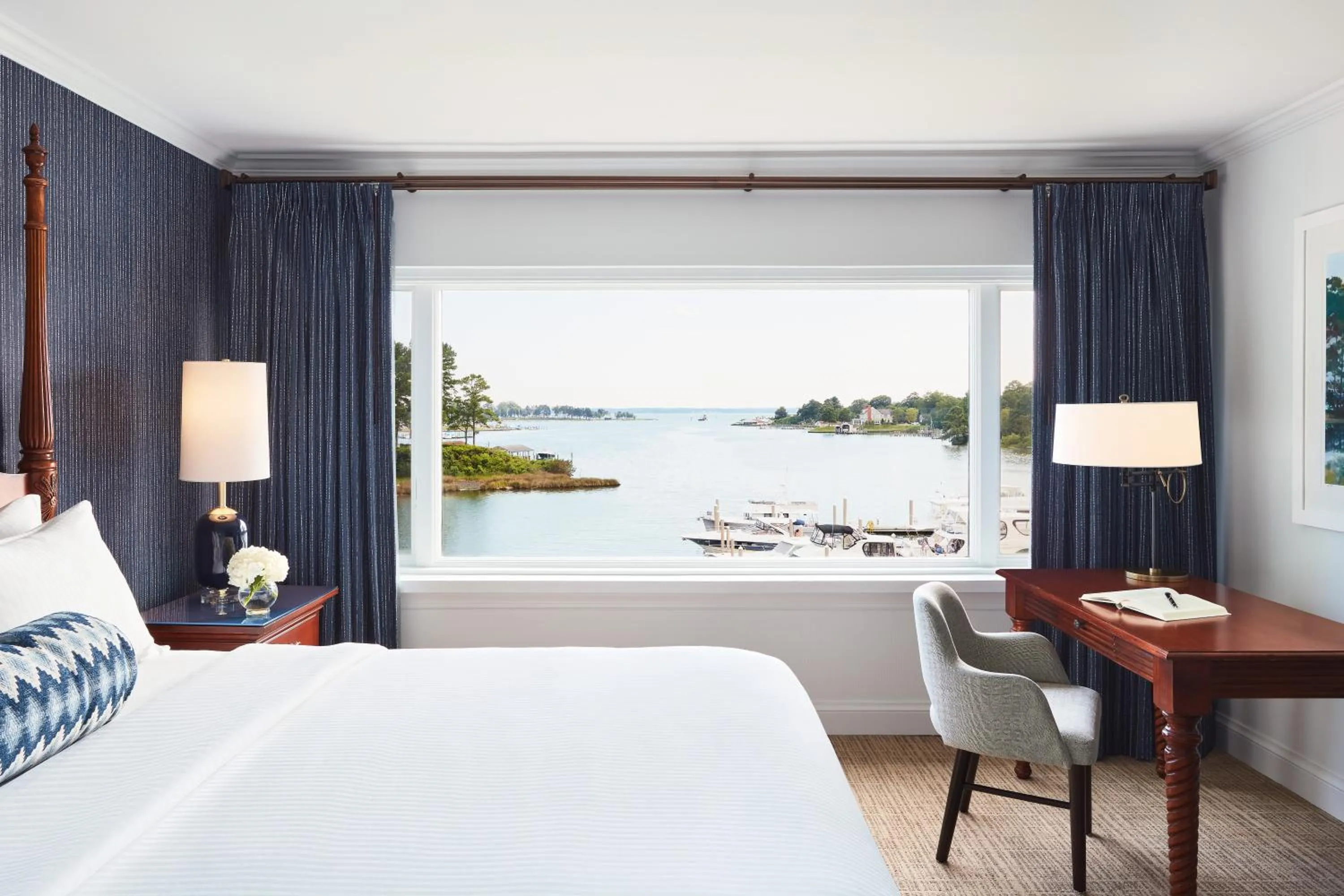 River view, Bed in The Tides Inn