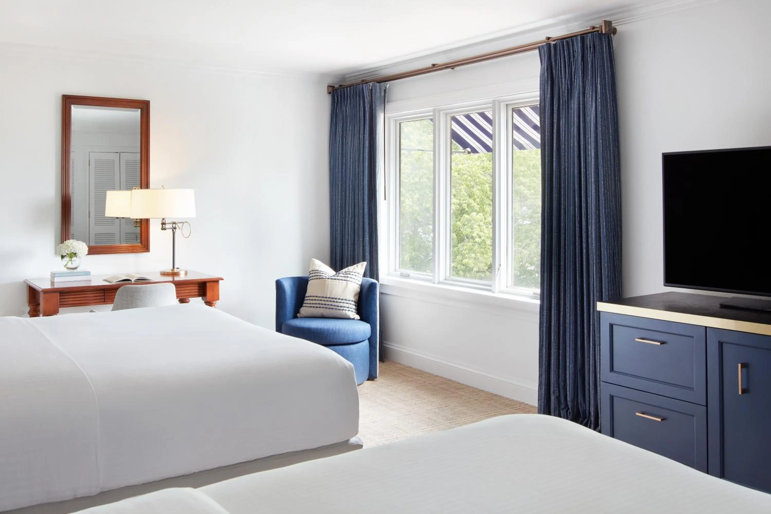 Bed in The Tides Inn