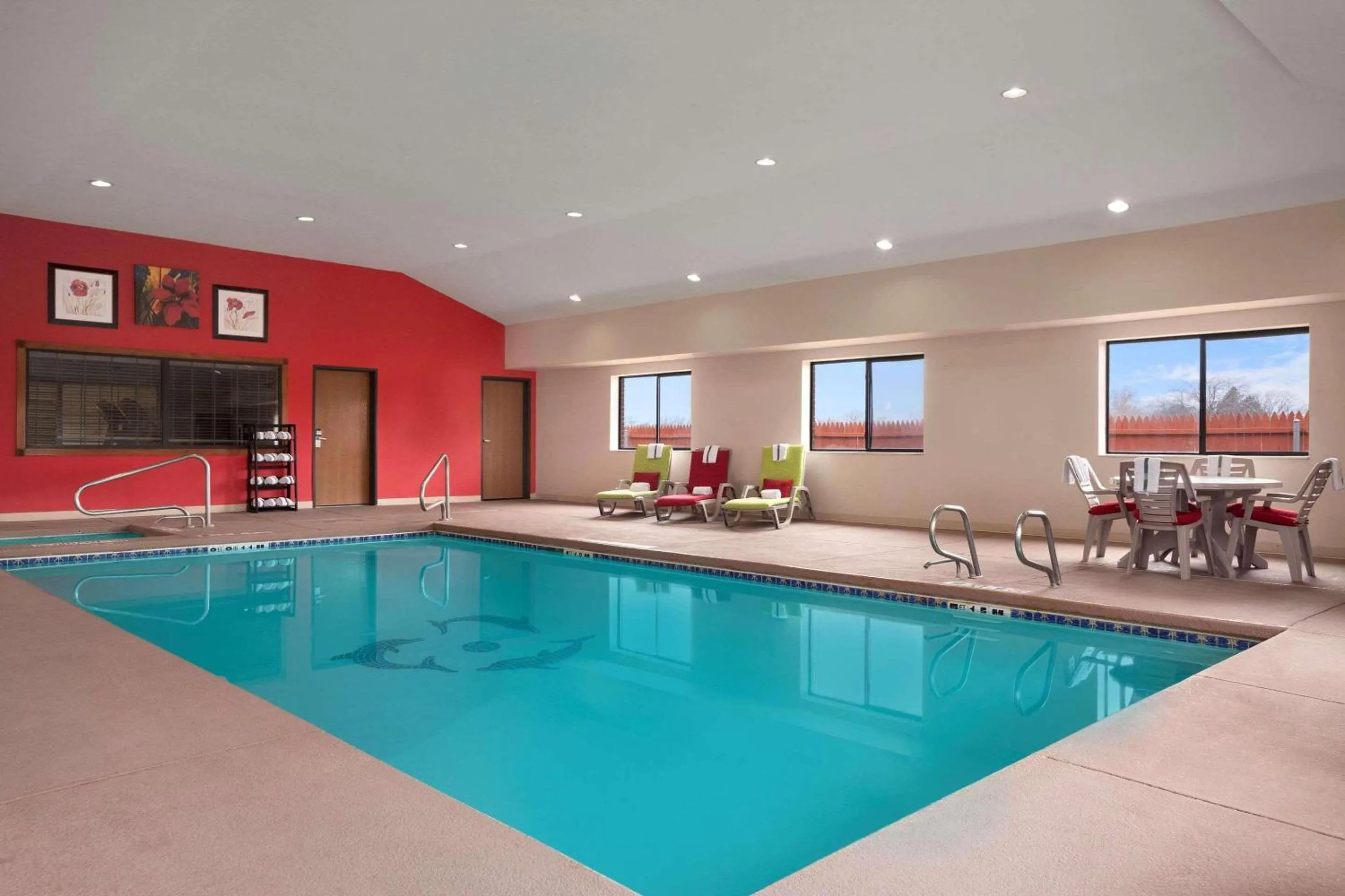 Swimming pool in Country Inn & Suites by Radisson, Lubbock, TX