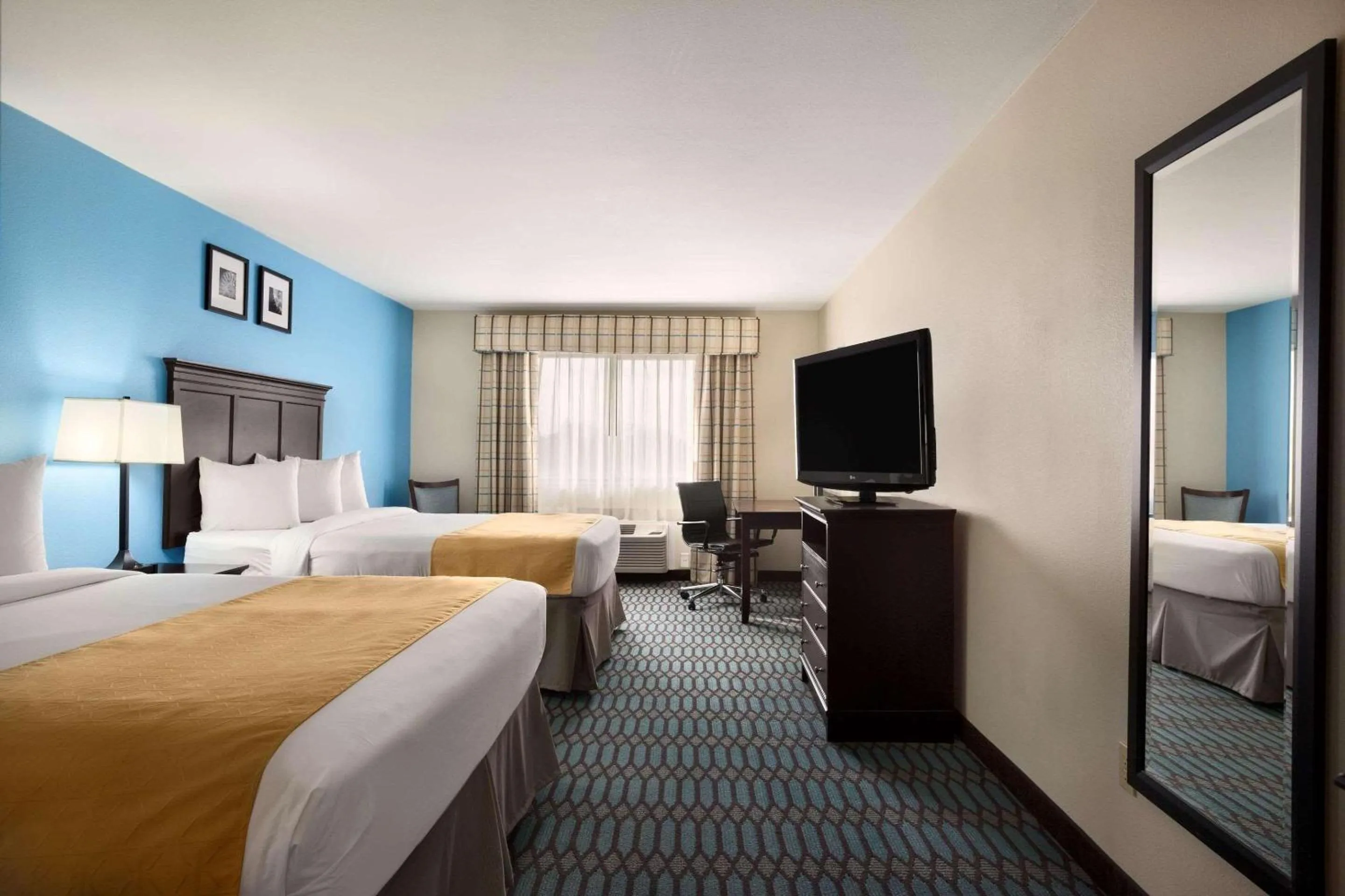 Bedroom, Bed in Country Inn & Suites by Radisson, Lubbock, TX