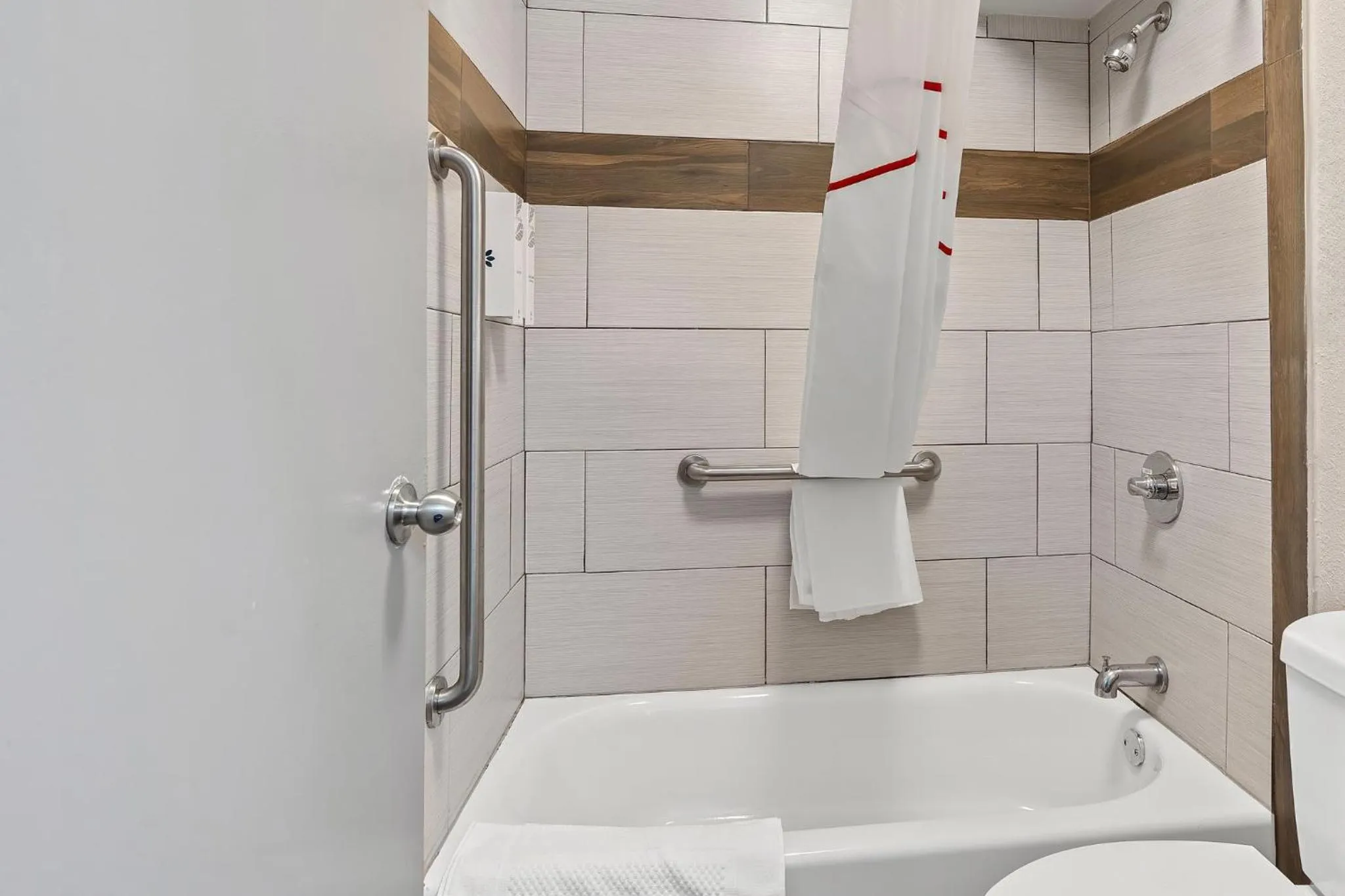 Bathroom in Red Roof Inn Wilmington NC