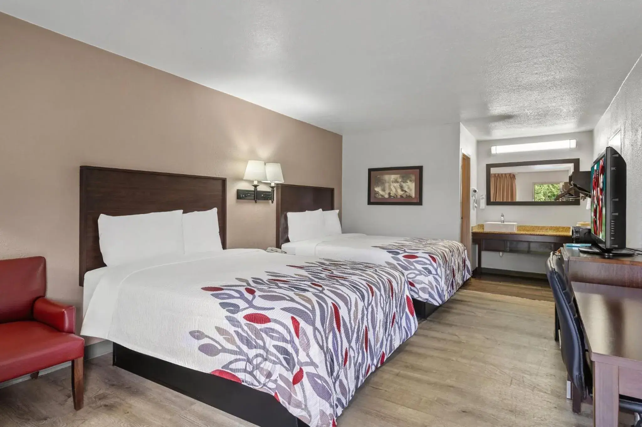 Deluxe Room with Two Queen Beds Non-Smoking in Red Roof Inn Wilmington NC Deluxe Room with Two Queen Beds Non-Smoking in Red Roof Inn Wilmington NC