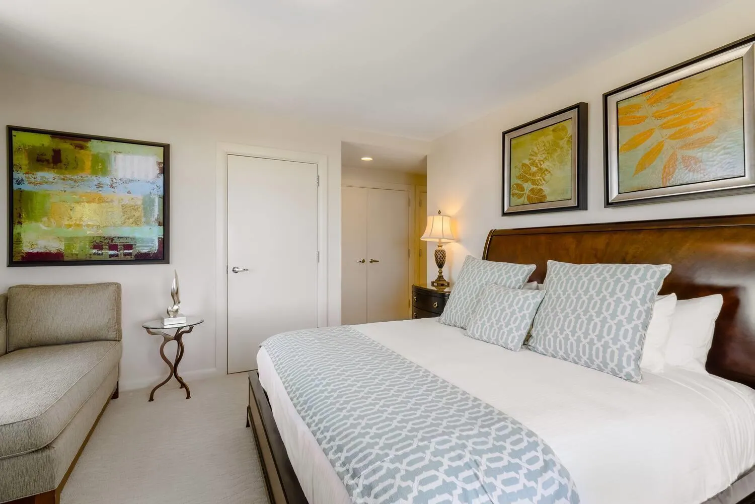 Photo of the whole room, Bed in Broadway Plaza, Trademark Collection by Wyndham