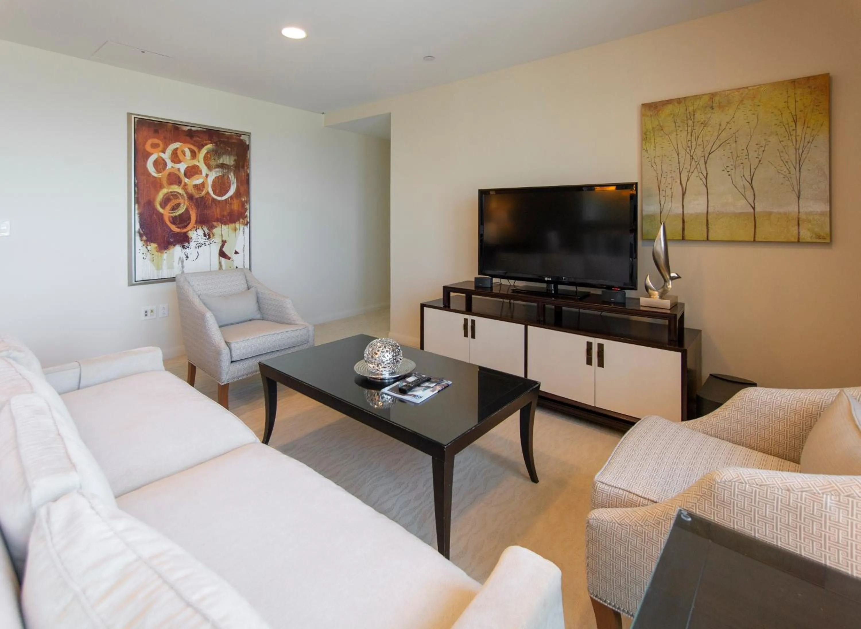 TV and multimedia in Broadway Plaza, Trademark Collection by Wyndham