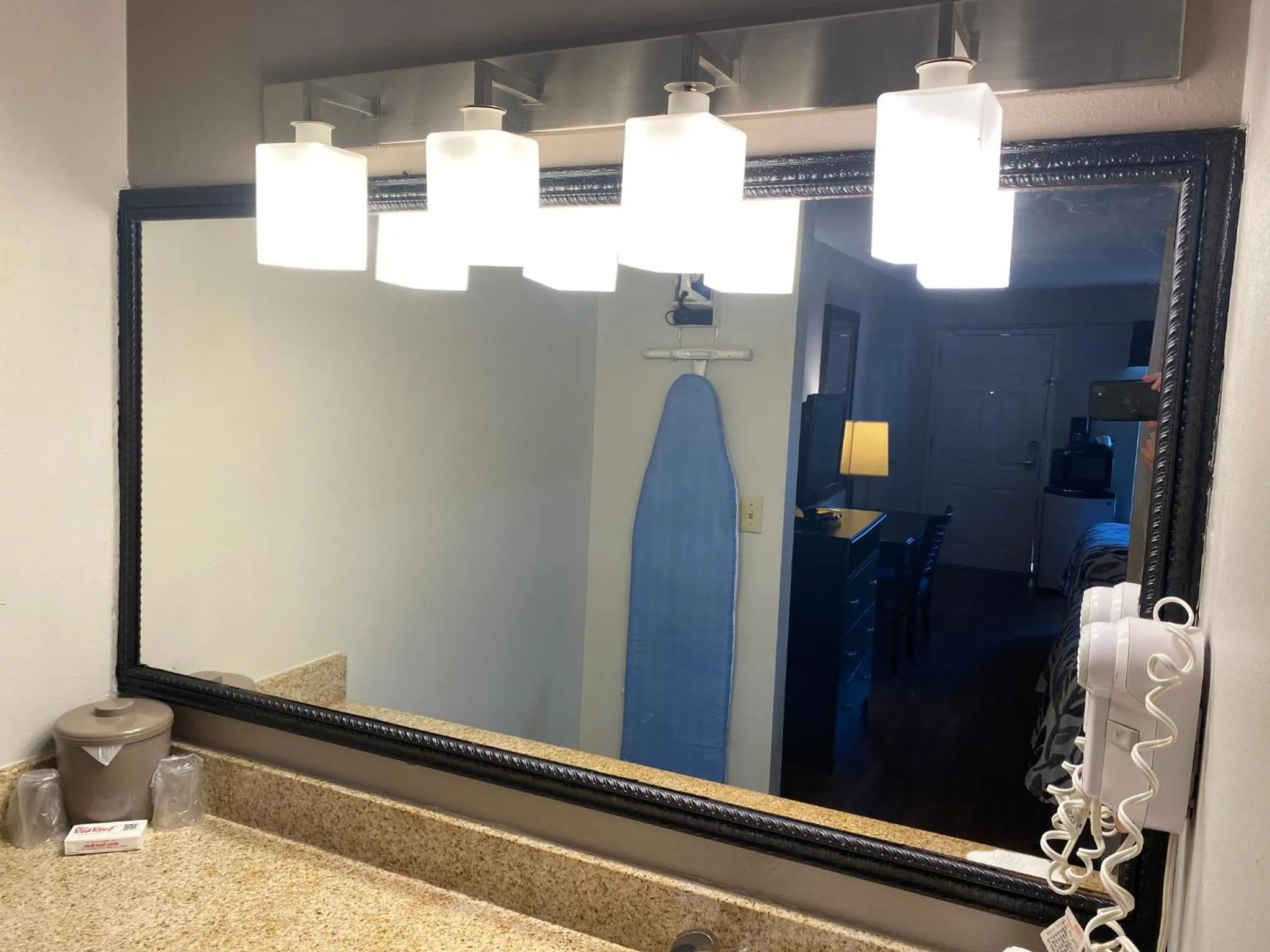 Bathroom in Red Roof Inn Savannah North I-95 - Port Wentworth