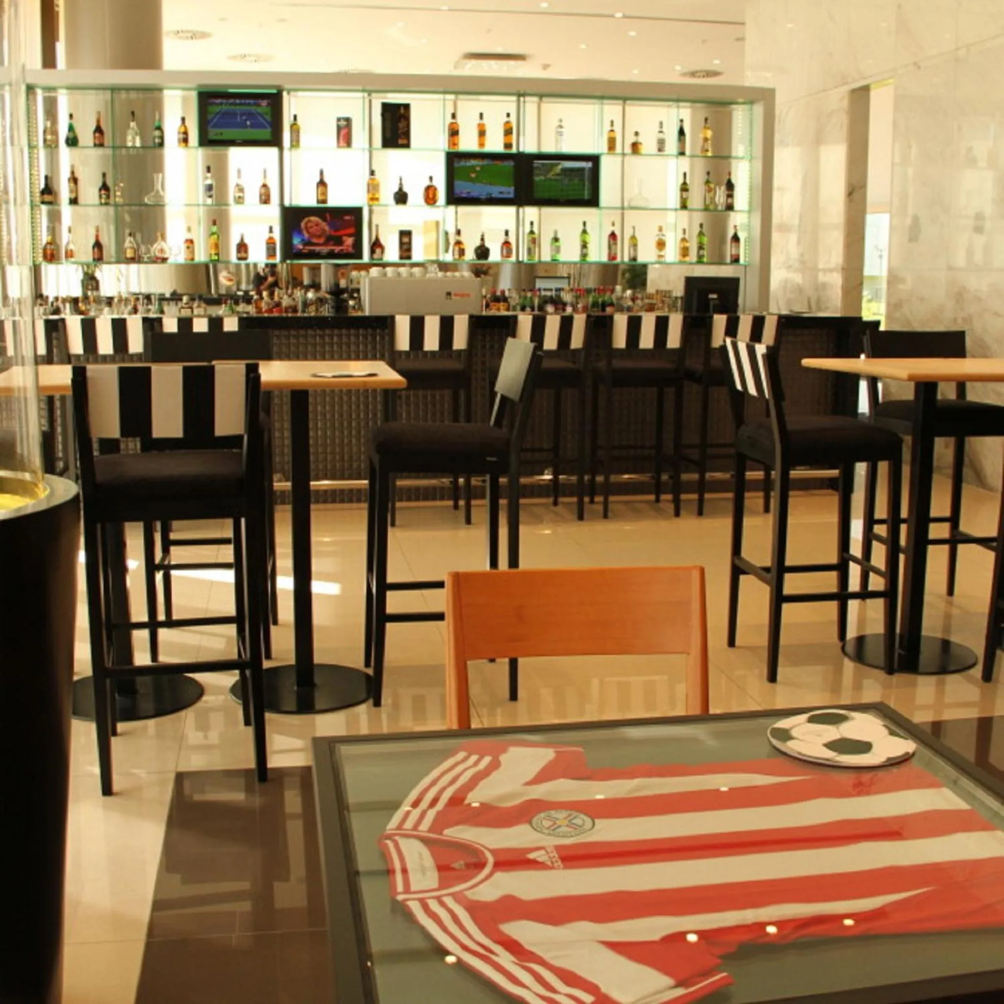 Lounge or bar in Gran Bourbon Hotel Asuncion