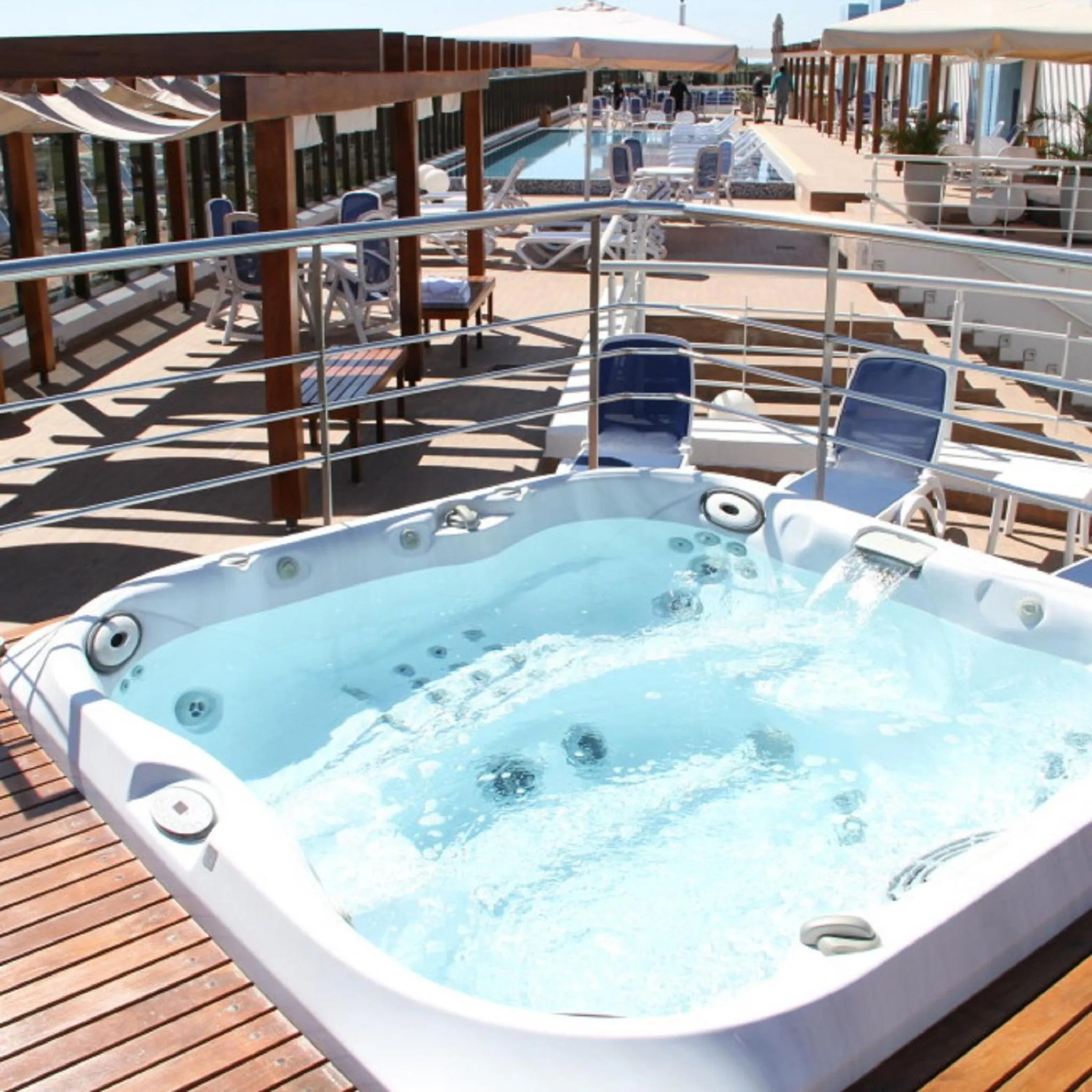 Hot Tub in Gran Bourbon Hotel Asuncion