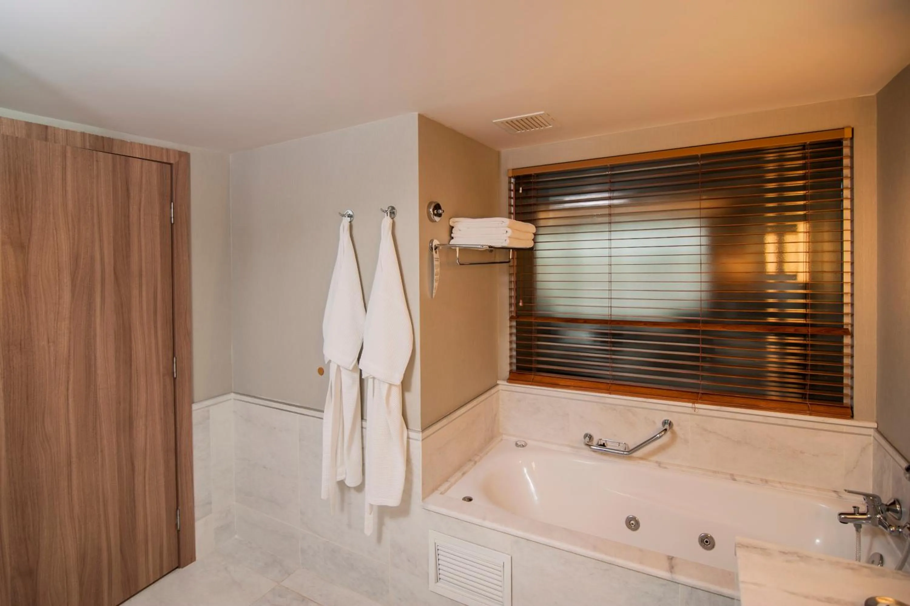 Hot Tub in Gran Bourbon Hotel Asuncion