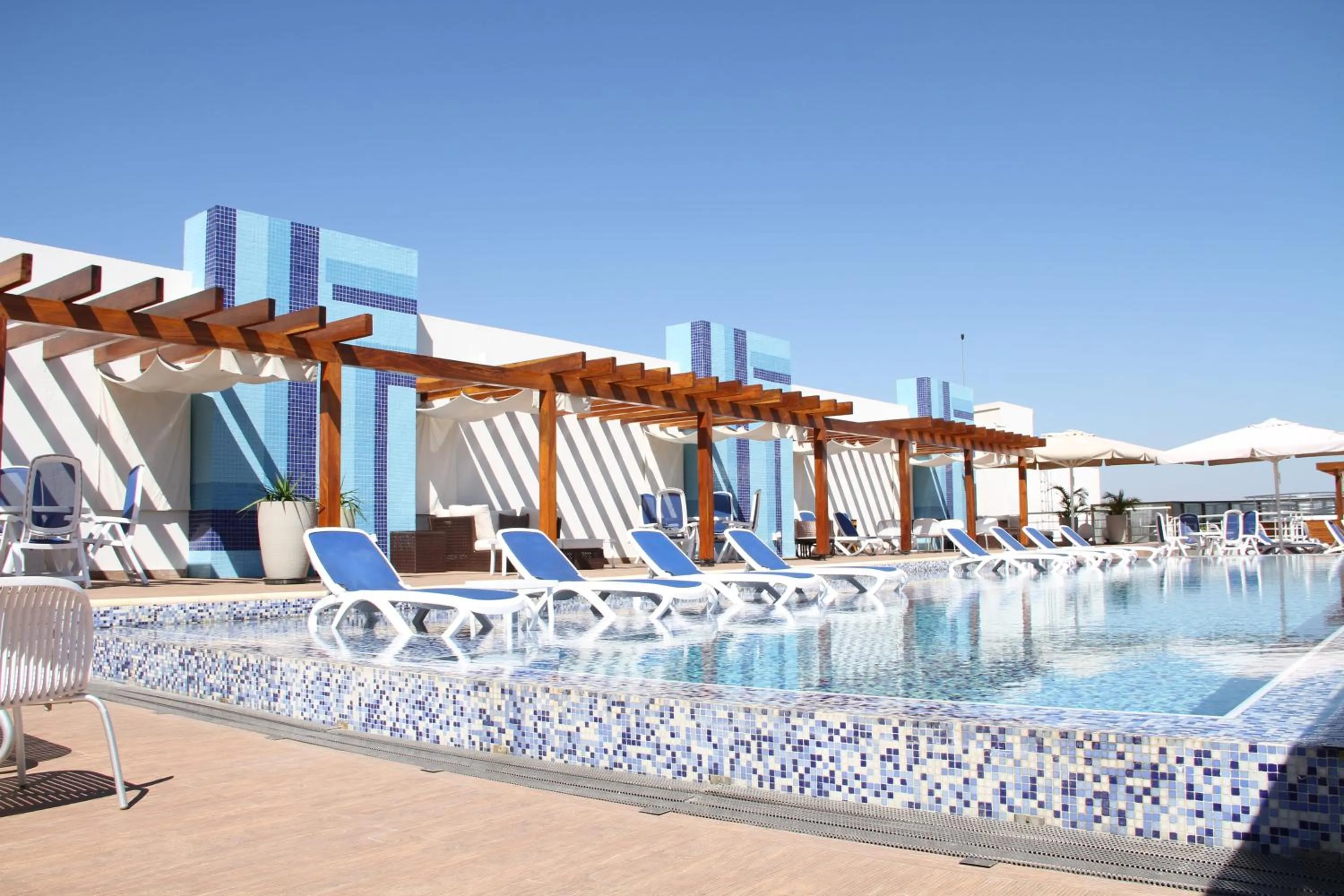 Swimming pool in Gran Bourbon Hotel Asuncion