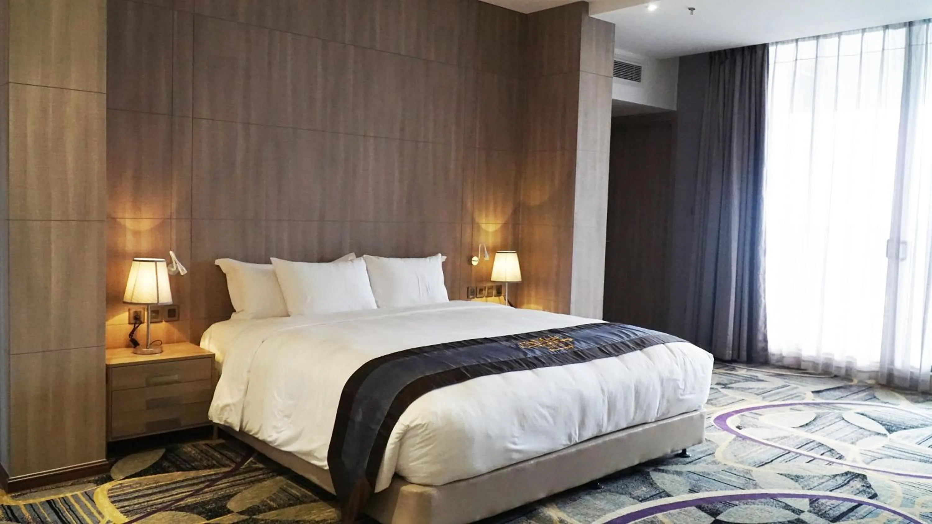 Bedroom, Bed in The Mira Central Park Hotel