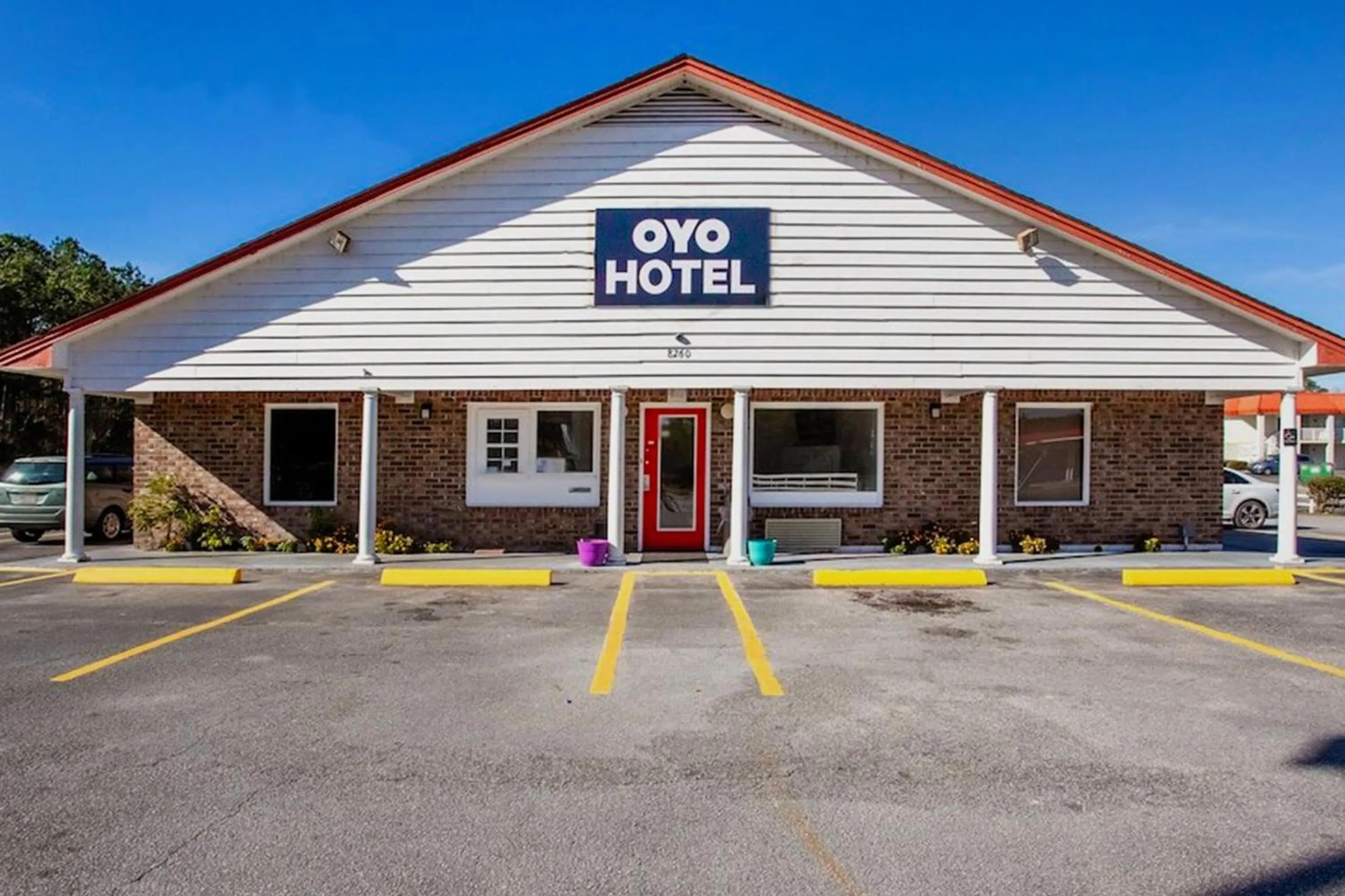 Facade/entrance in OYO Hotel Ridgeland East