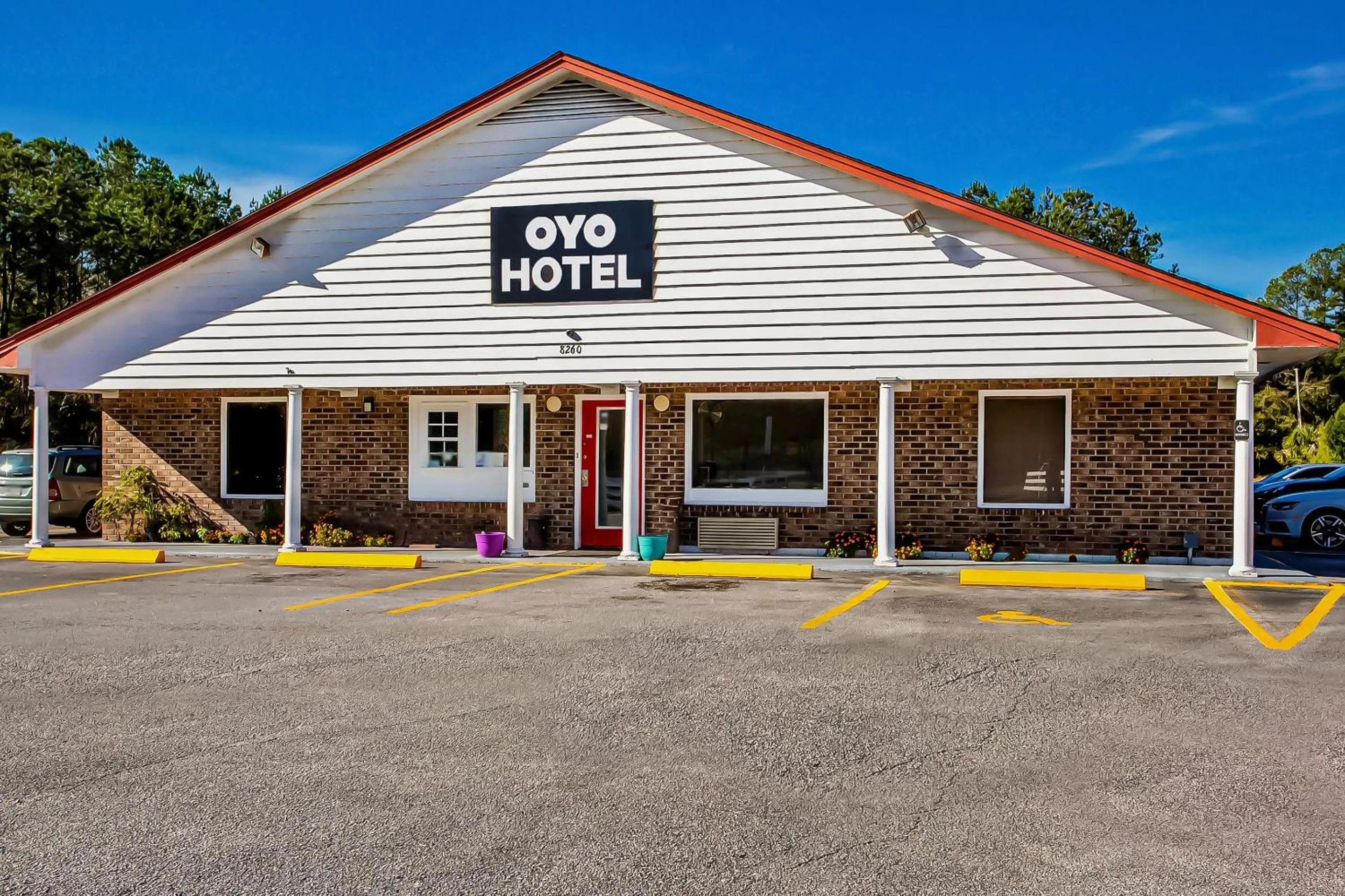 Facade/entrance in OYO Hotel Ridgeland East